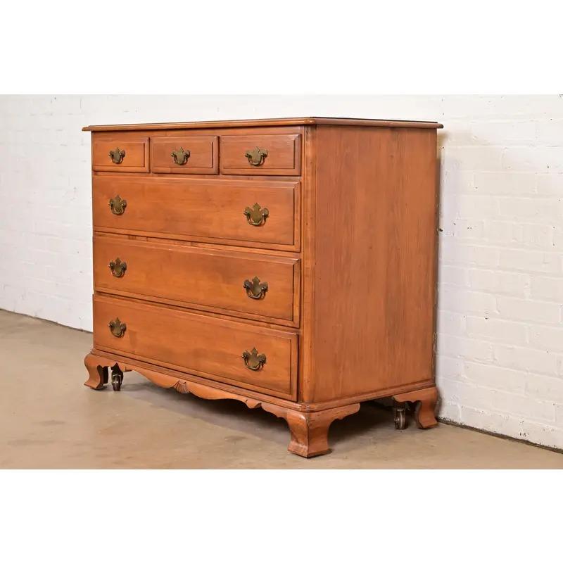 Americano Comò o cassettiera in acero massiccio Chippendale di Kling, circa anni '60 in vendita