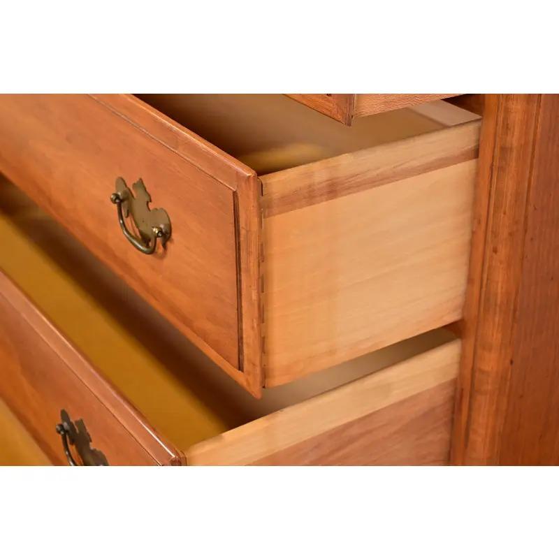 Comò o cassettiera in acero massiccio Chippendale di Kling, circa anni '60 in vendita 1