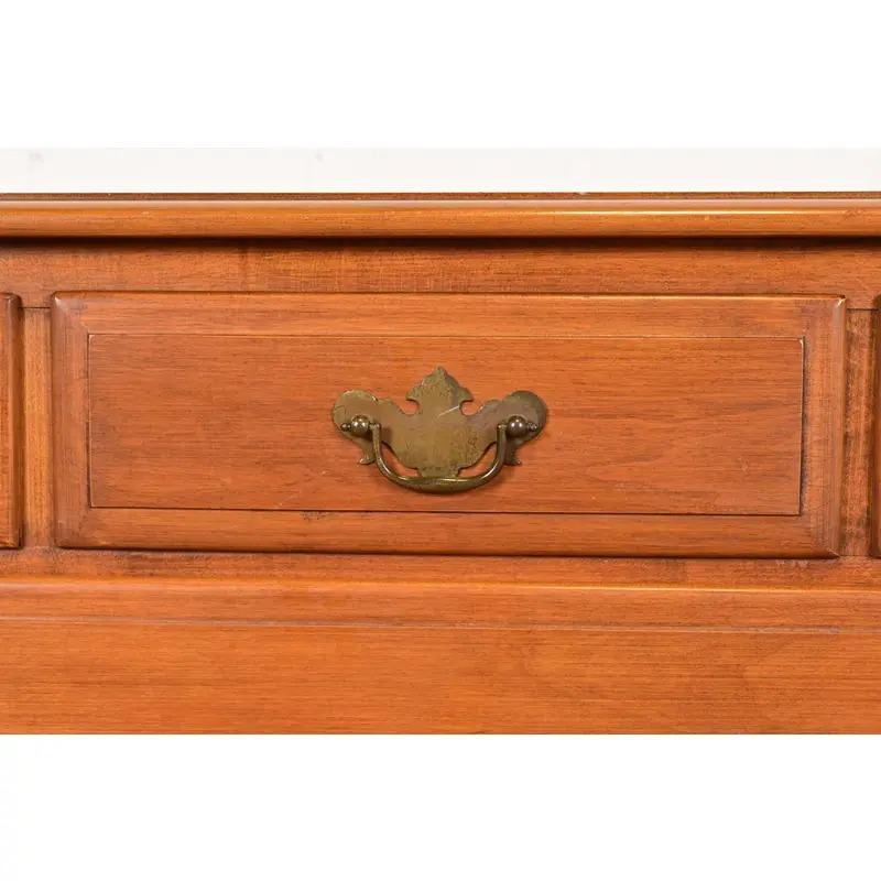 Comò o cassettiera in acero massiccio Chippendale di Kling, circa anni '60 in vendita 2