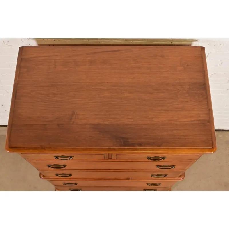 Comò Highboy in acero massiccio Chippendale di Kling, CIRCA 1960 in vendita 5