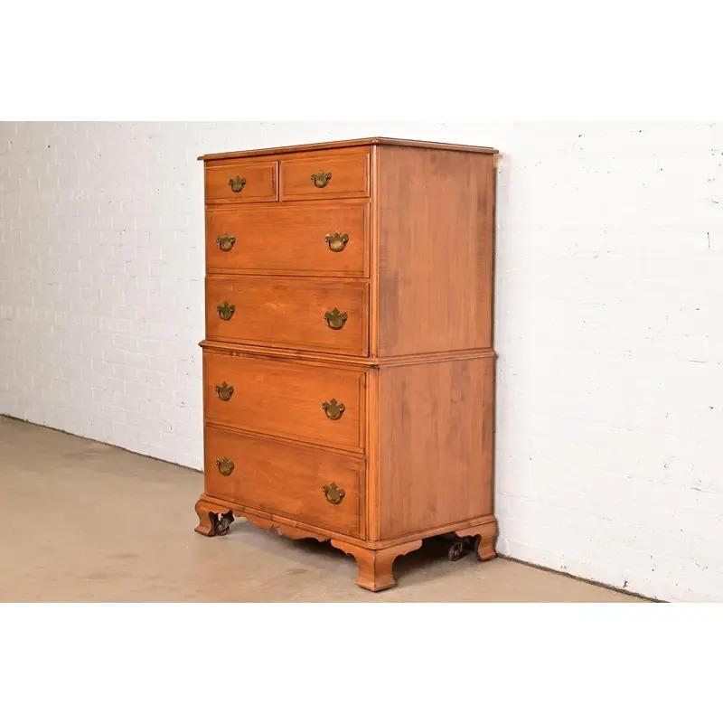 Georgiano Comò Highboy in acero massiccio Chippendale di Kling, CIRCA 1960 in vendita