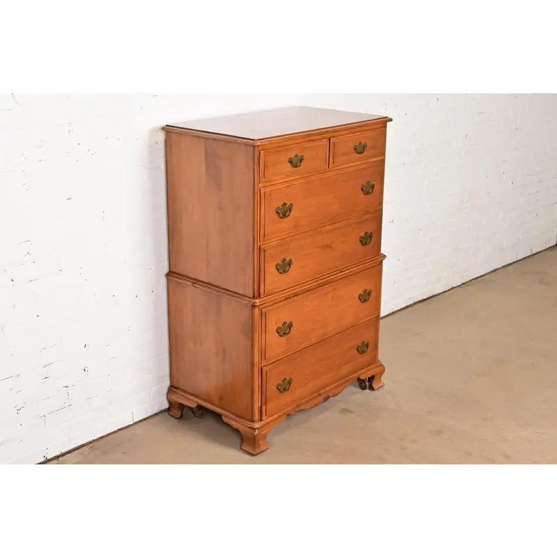 Americano Comò Highboy in acero massiccio Chippendale di Kling, CIRCA 1960 in vendita