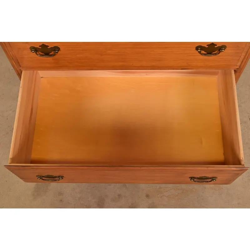 Comò Highboy in acero massiccio Chippendale di Kling, CIRCA 1960 in vendita 1