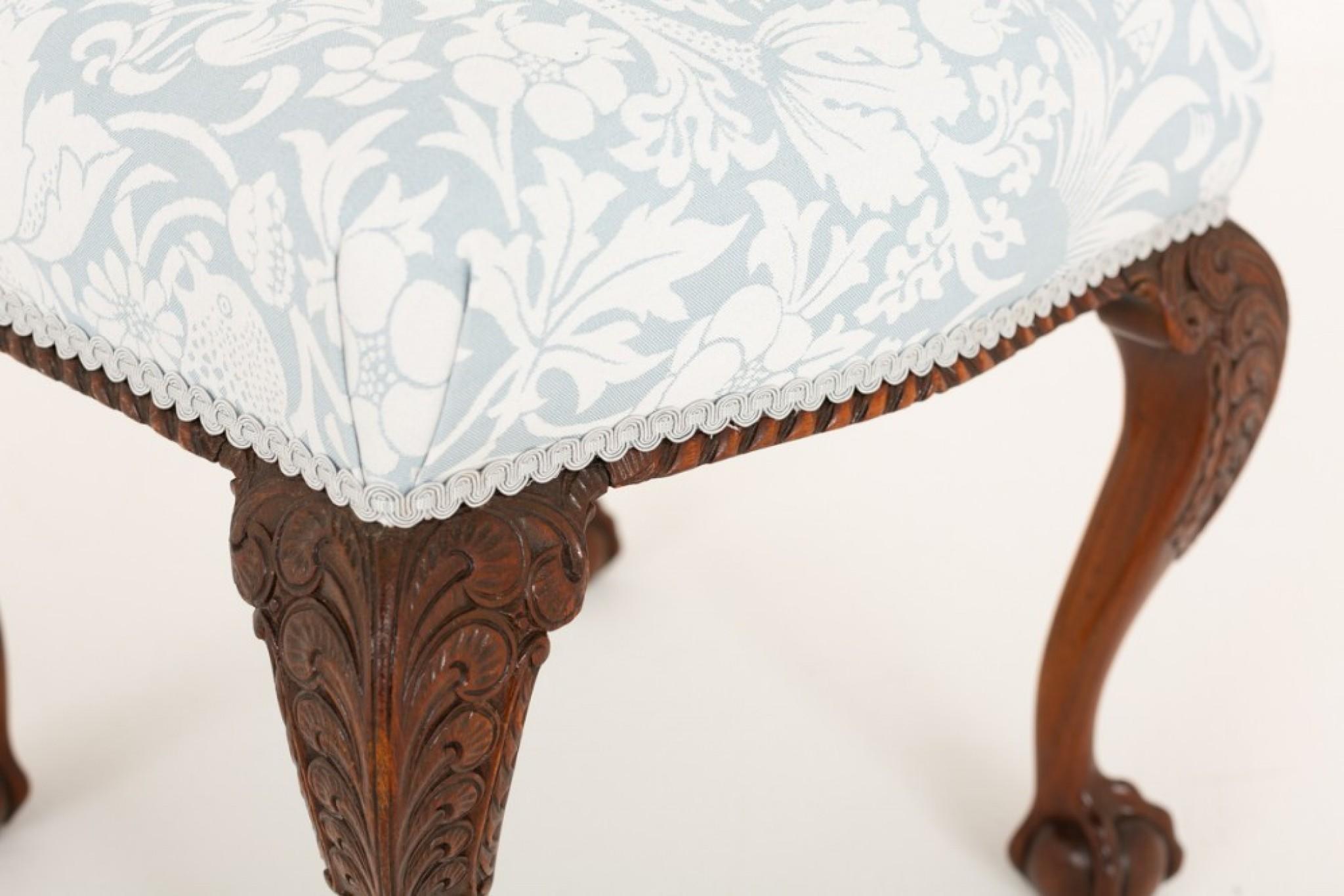 Fine XIX secolo Sgabello Chippendale in mogano intagliato 1880 in vendita