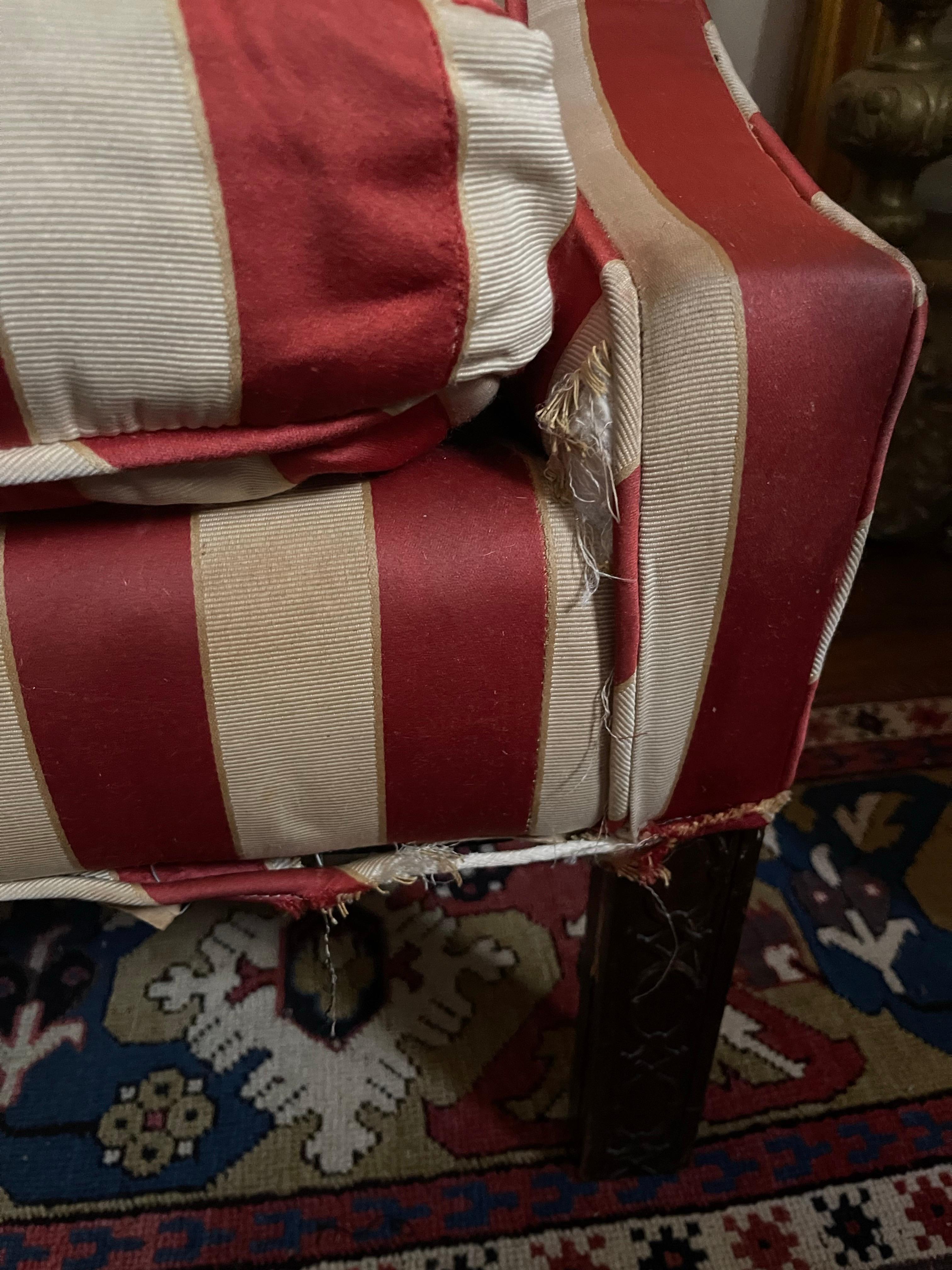 Tissu Canapé Camelback tapissé de style Chippendale et siège en duvet, 19ème siècle en vente