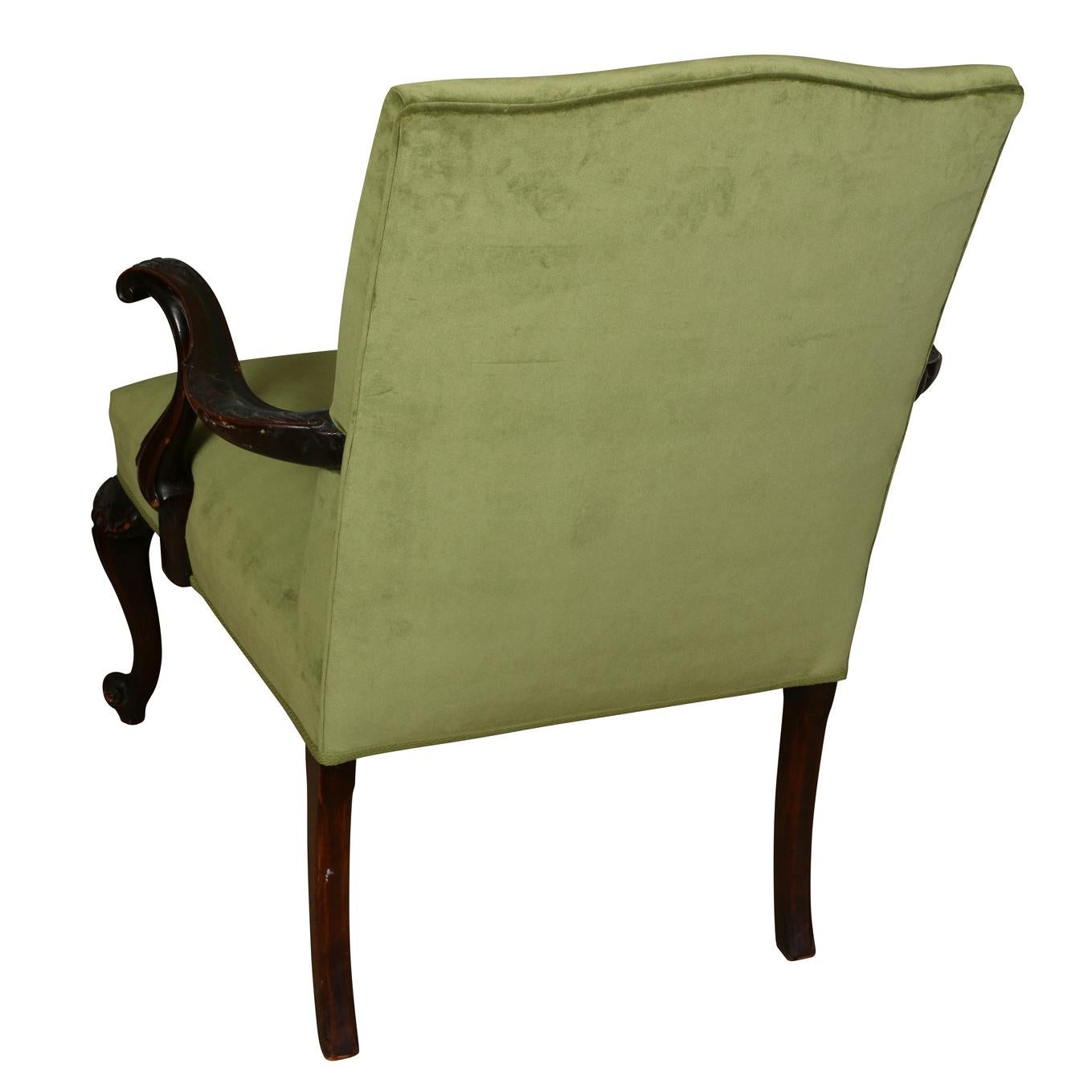 Chippendale-Sessel im Stil von Chippendale mit neu gepolstertem grünem Samt im Zustand „Gut“ im Angebot in Locust Valley, NY