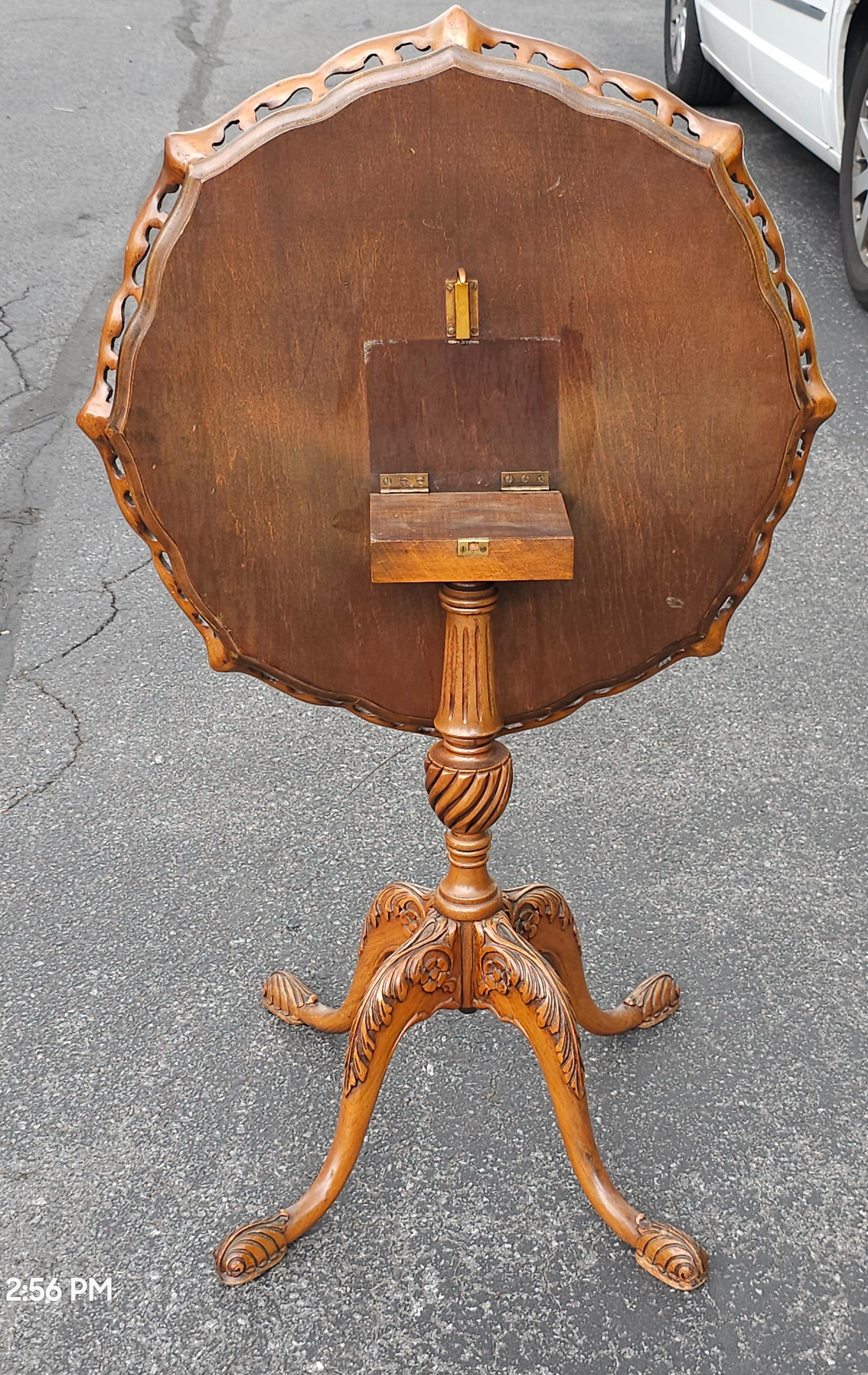 Chippendale-Stil Wurzelholz durchbrochene Galerie Piecrust Tilt Top Teetisch (20. Jahrhundert) im Angebot