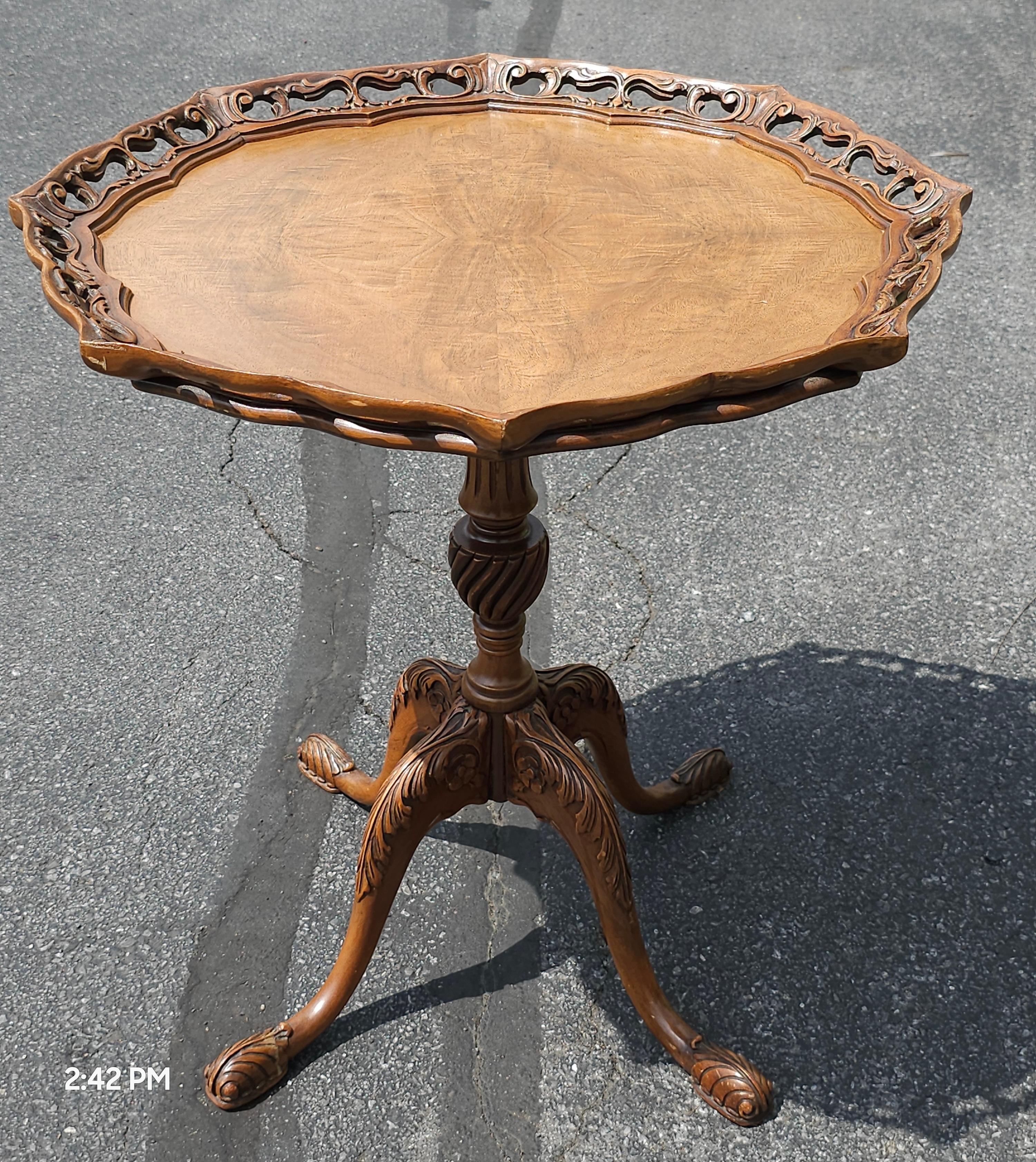 Chippendale-Stil Wurzelholz durchbrochene Galerie Piecrust Tilt Top Teetisch im Angebot 1