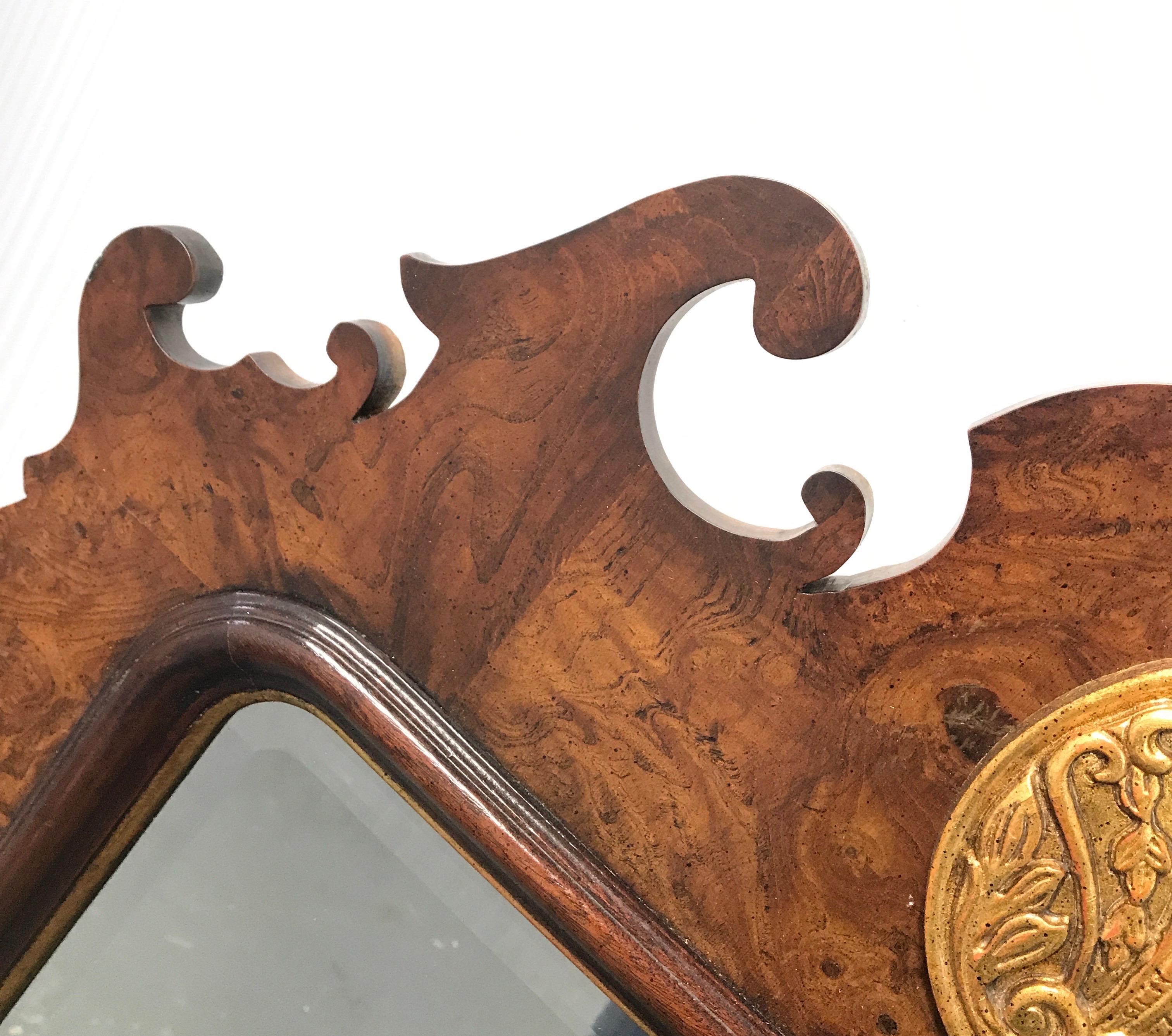Miroir en bois de broussin de style Chippendale en vente 2