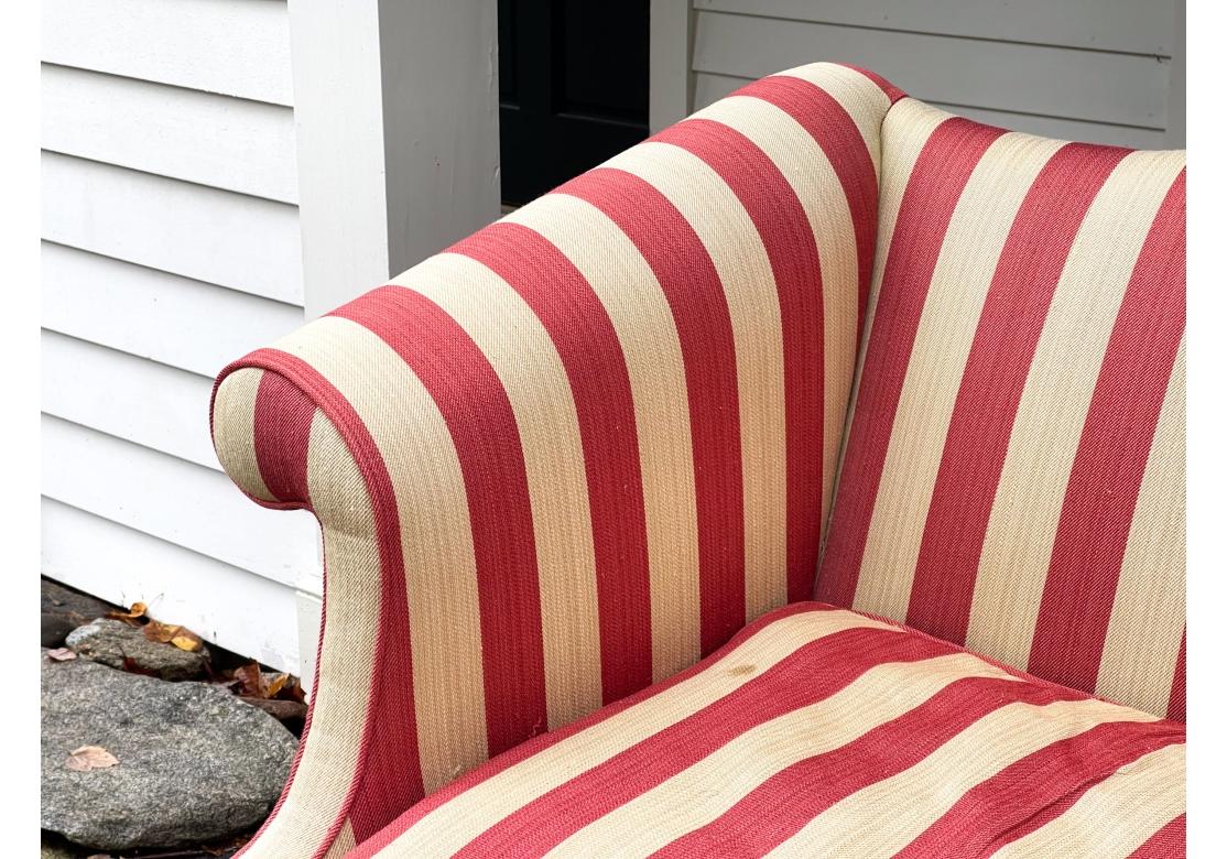 Tissu Canapé à dossier camel de style Chippendale en vente