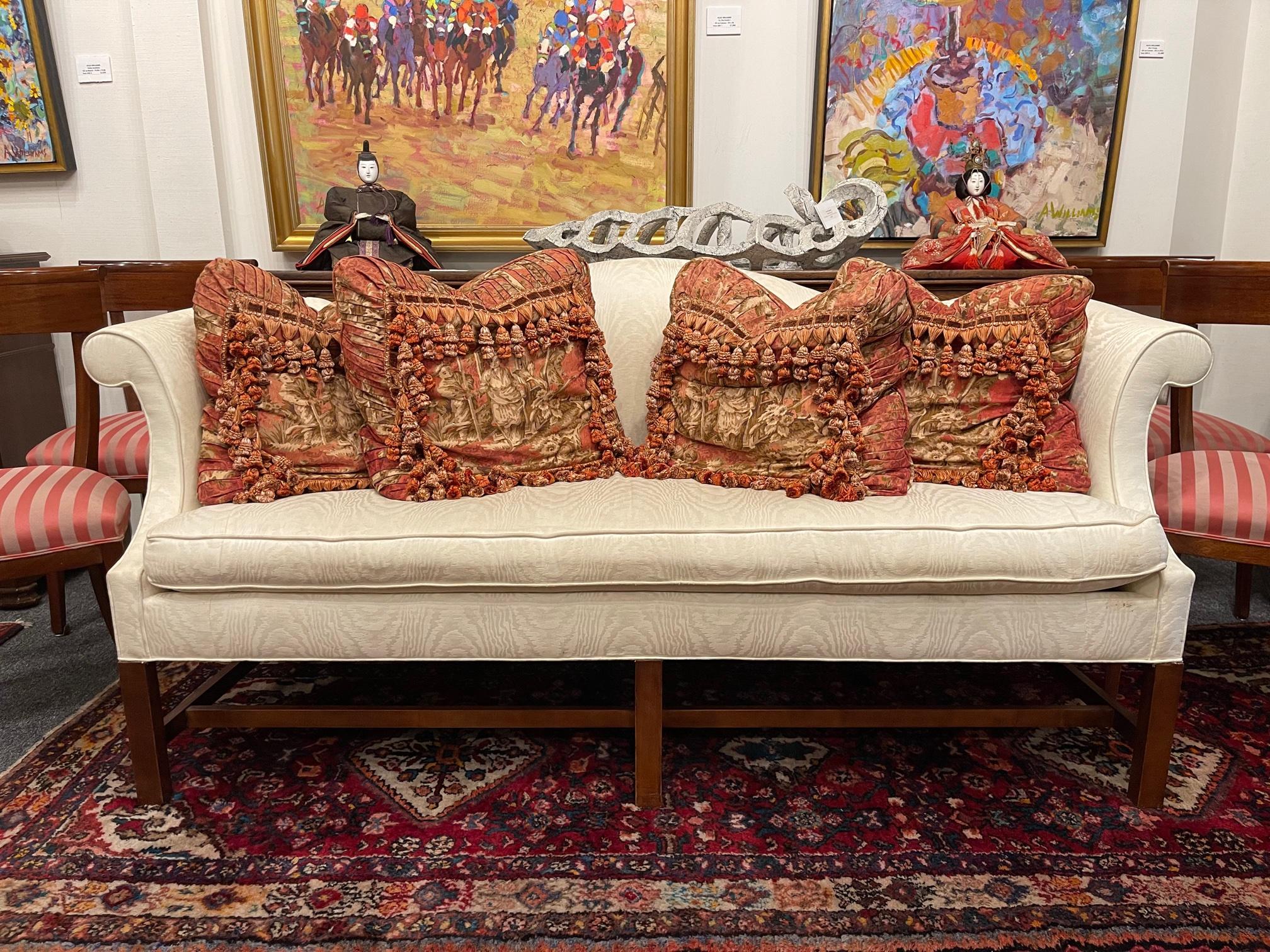 Chippendale-Sofa im Chippendale-Stil mit Kamelrückenlehne und Einzelsitzkissen, 20. Jahrhundert im Angebot 5