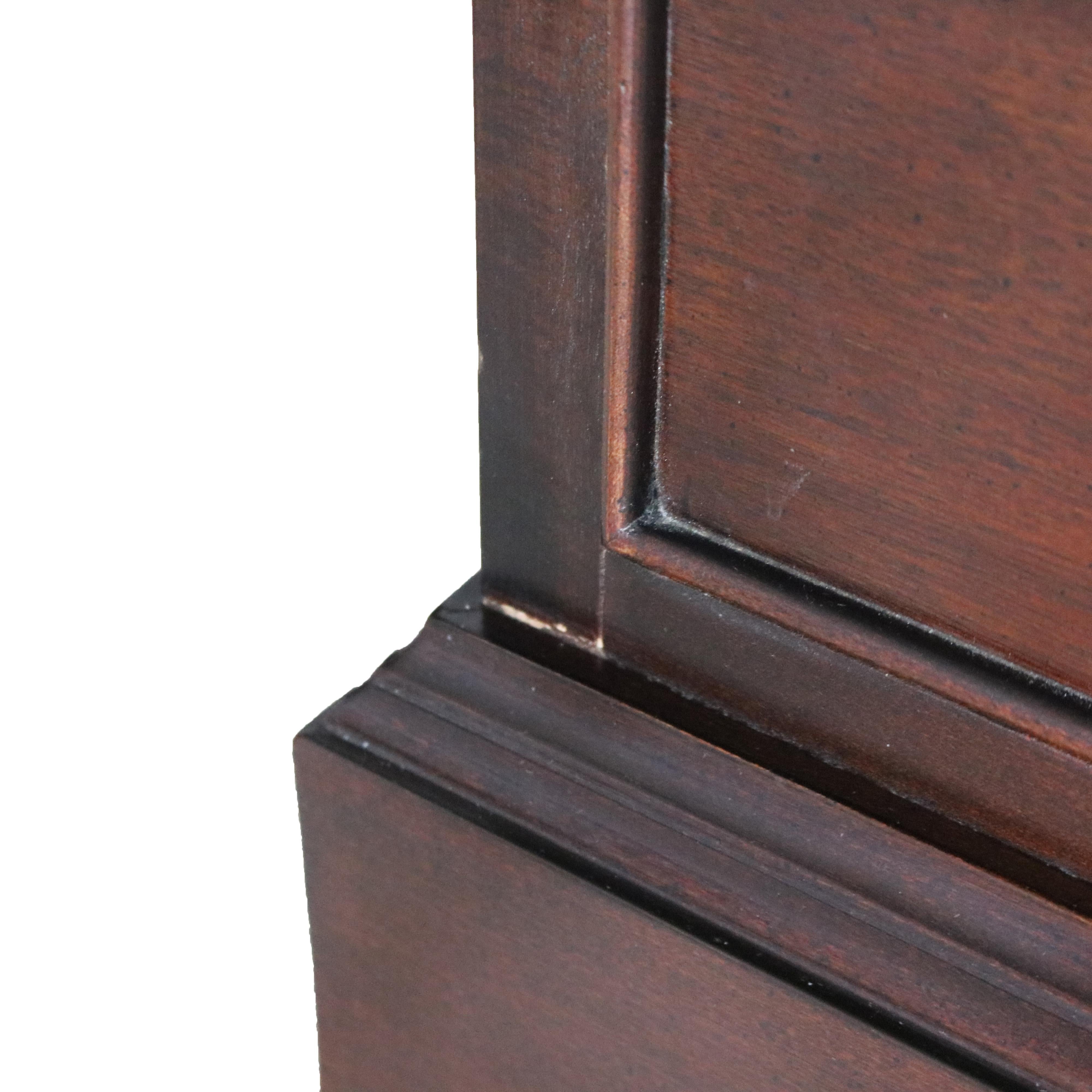 XX secolo Chippendale Style Century Mahogany Eight-Drawer Lingerie Chest 20thC in vendita