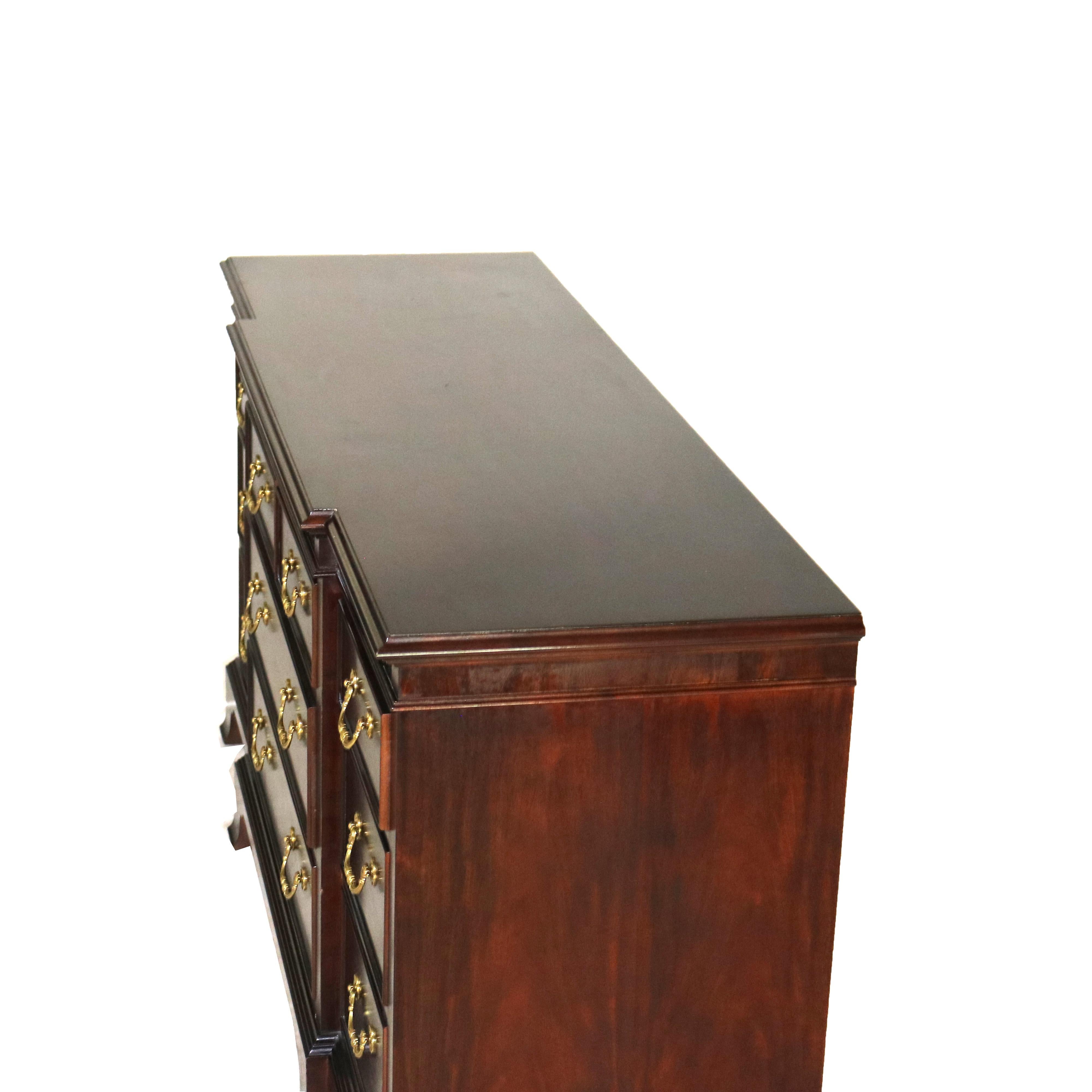 Commode à dix tiroirs en acajou de style Chippendale avec pieds à consoles 20e siècle en vente 5