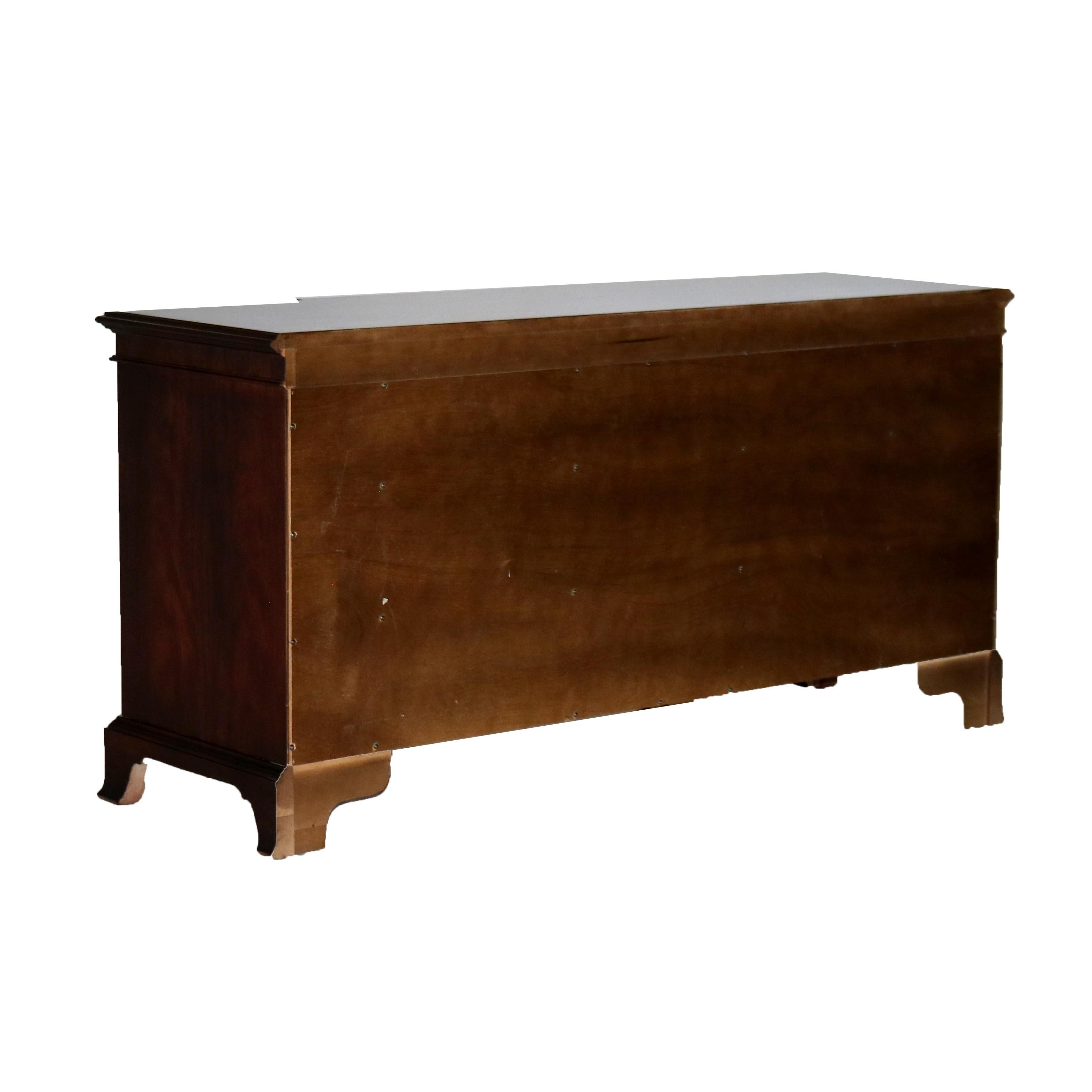 Commode à dix tiroirs en acajou de style Chippendale avec pieds à consoles 20e siècle en vente 6