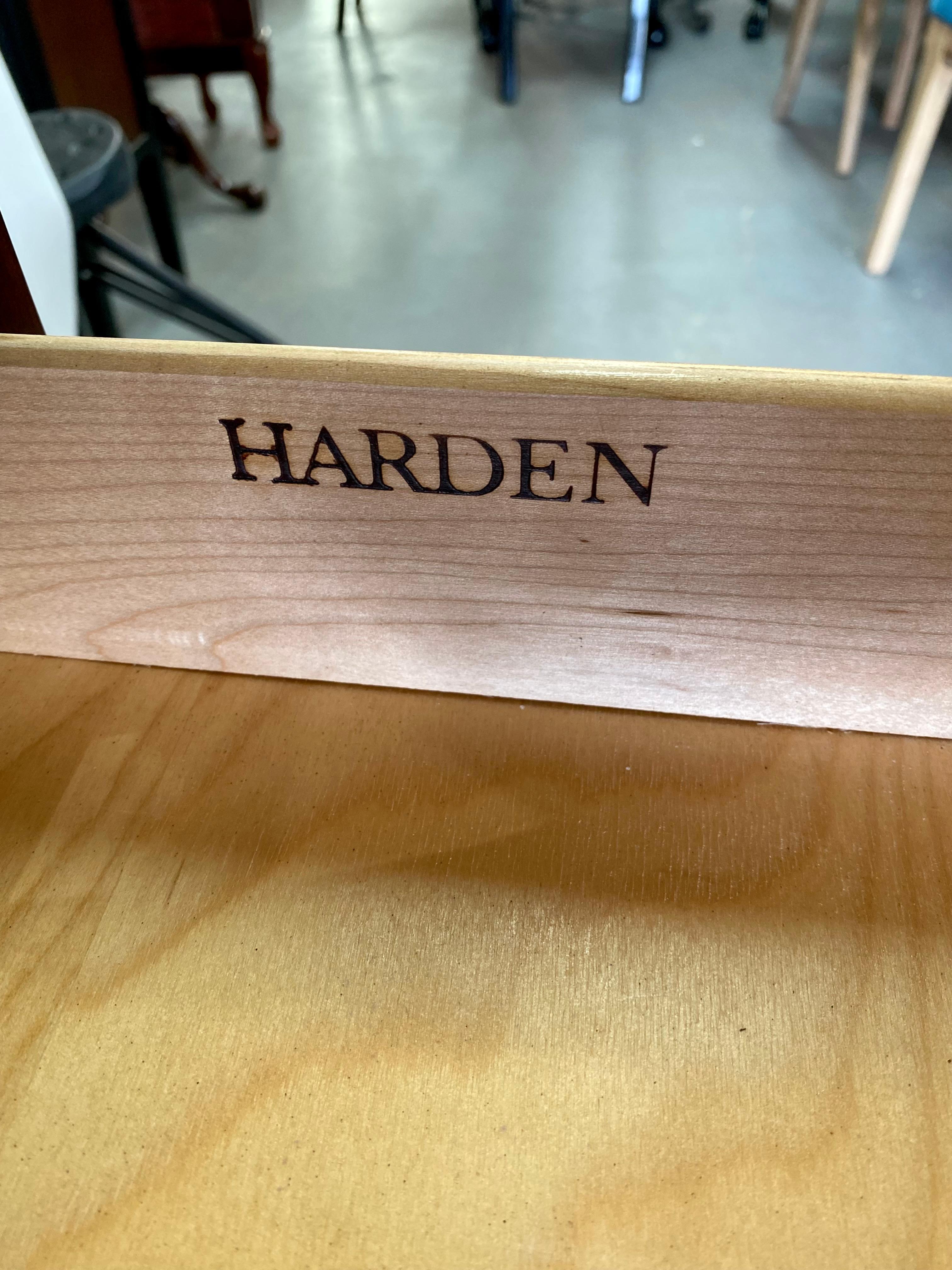 Meuble de rangement ou bar de service pliant en bois de cerisier de style Chippendale par Harden  en vente 2