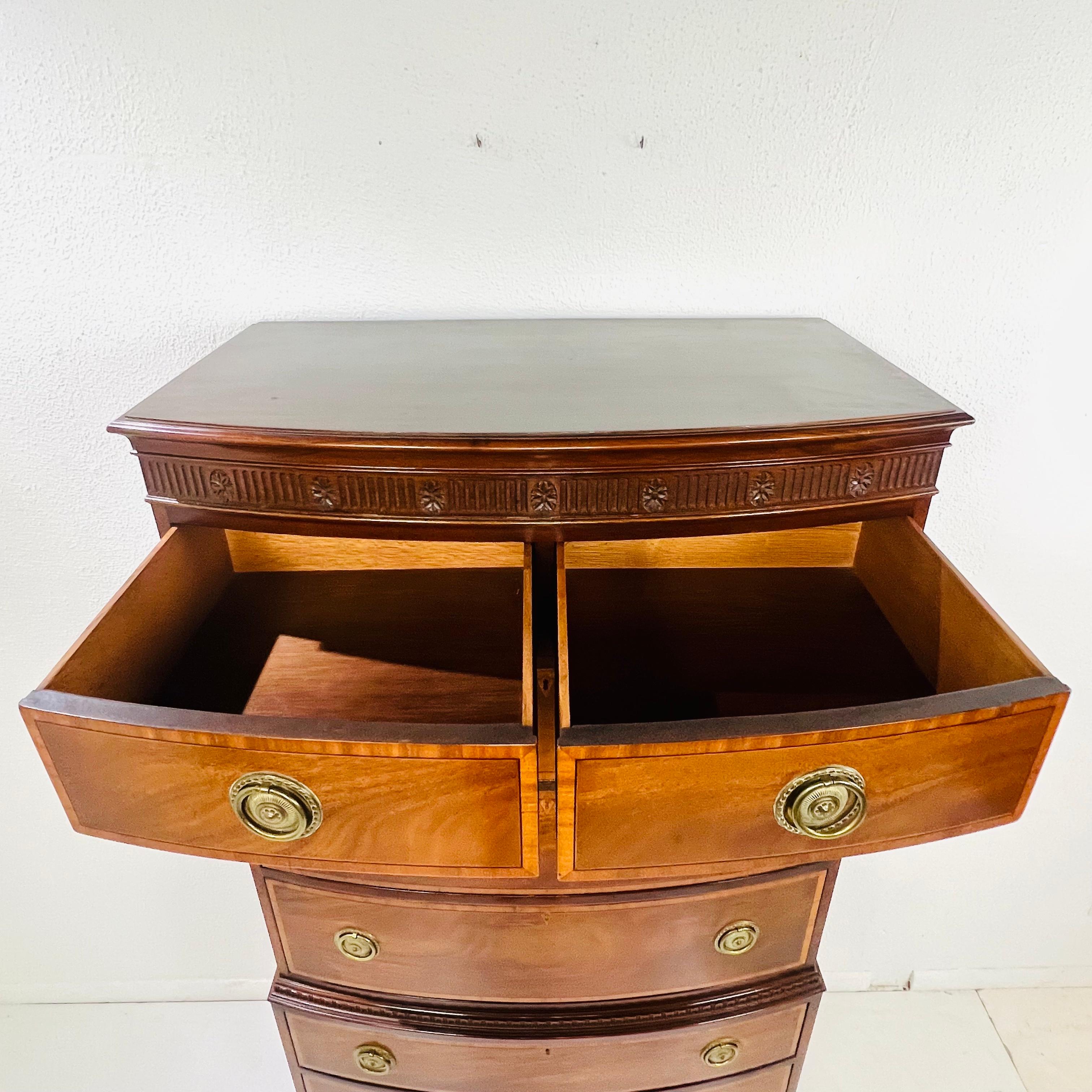 Cassettiera in stile Chippendale in vendita 1