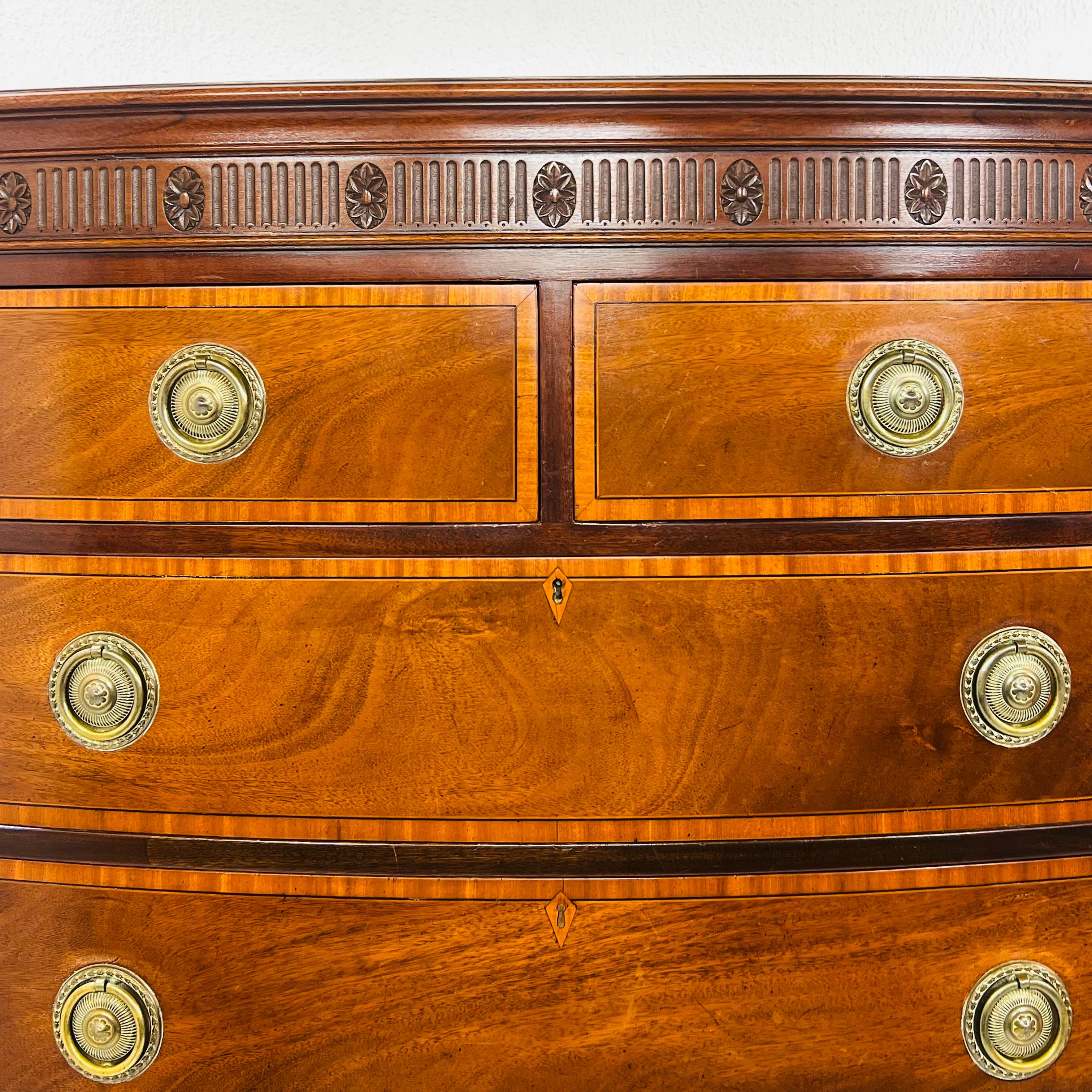 Cassettiera in stile Chippendale in vendita 2