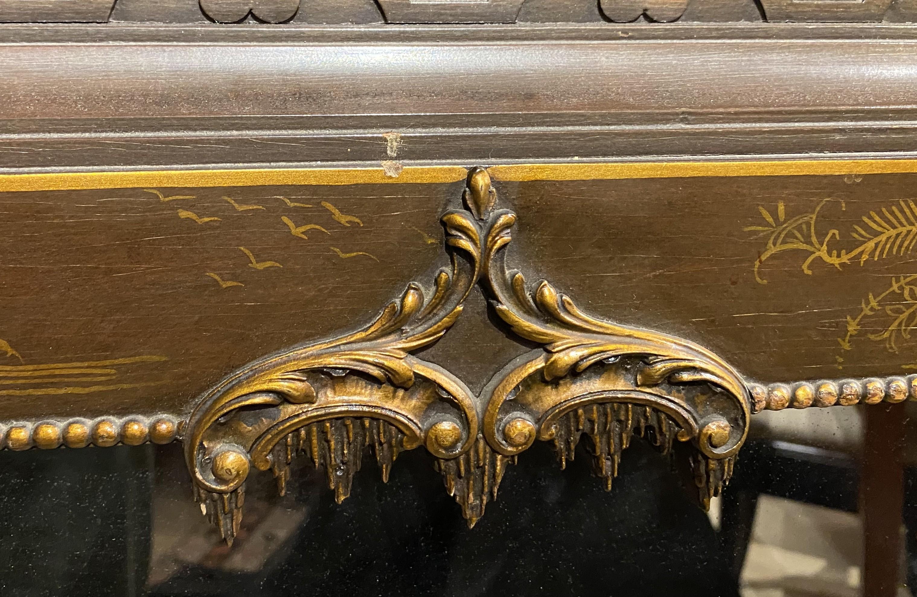Miroir chinoiserie de style Chippendale en bois dur teinté doré à la feuille en vente 2