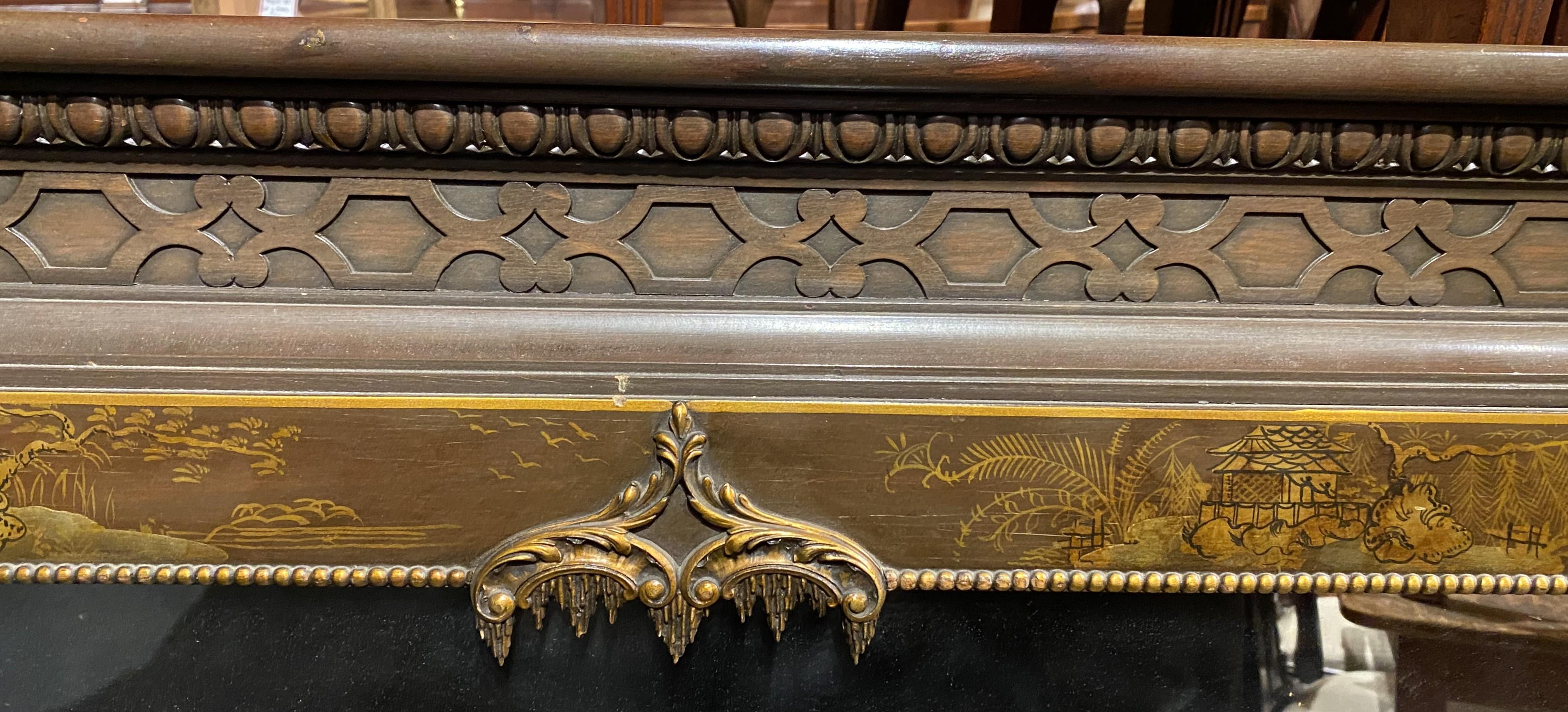 Anglais Miroir chinoiserie de style Chippendale en bois dur teinté doré à la feuille en vente