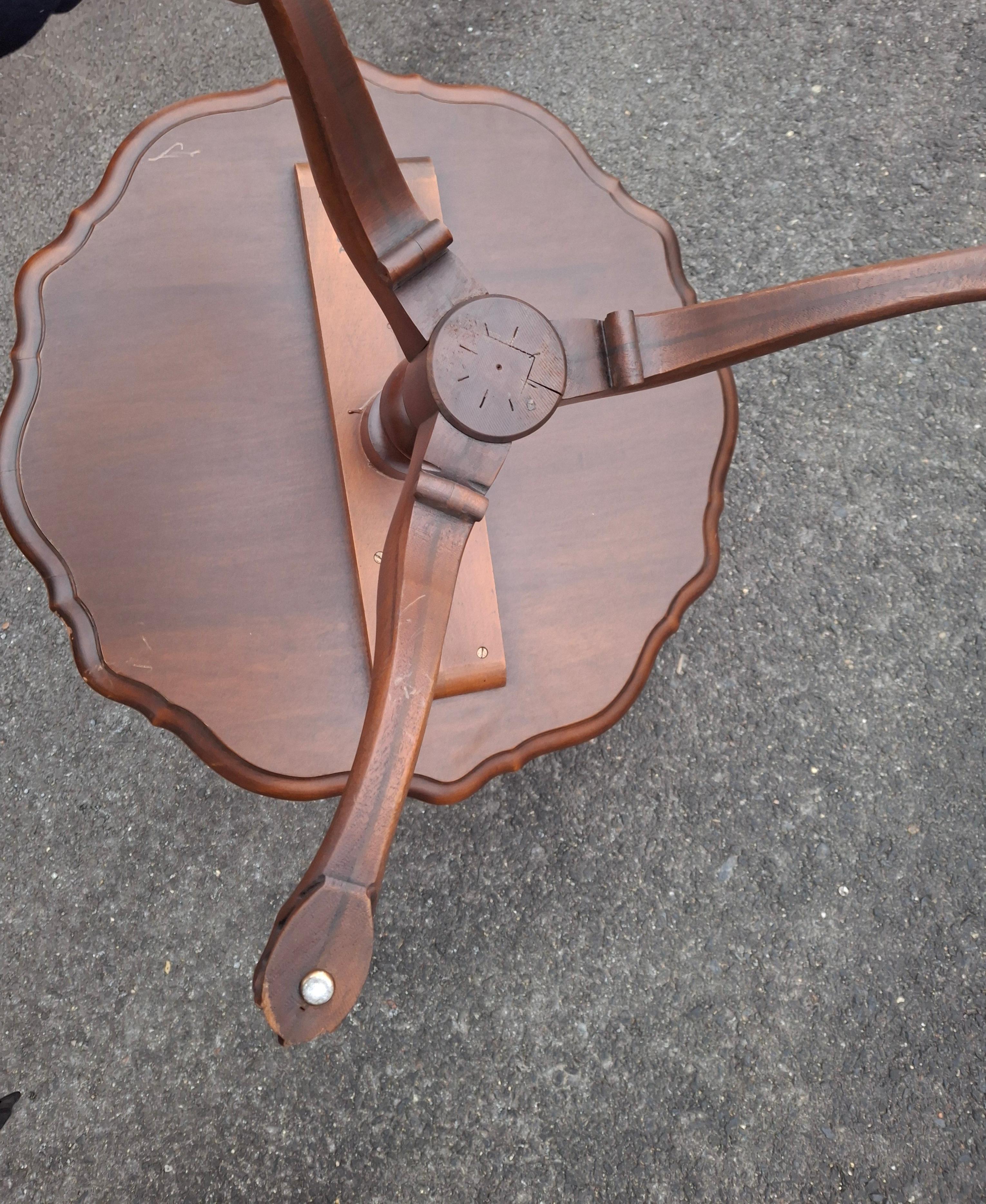 Chippendale Style Crotch Mahogany Low Center Table or Coffee Table For Sale 4