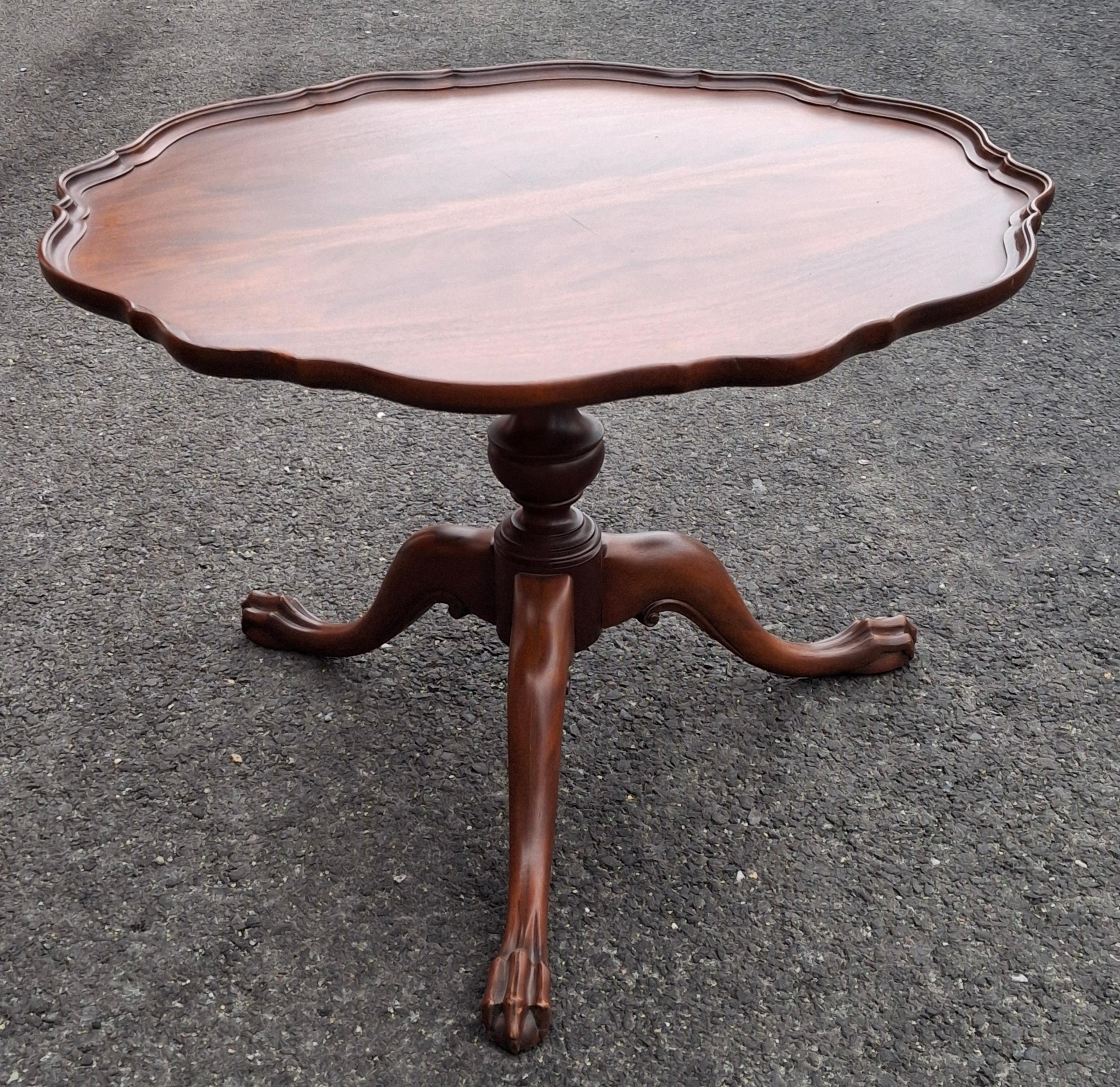 Chippendale Style Crotch Mahogany Low Center Table or Coffee Table For Sale 1