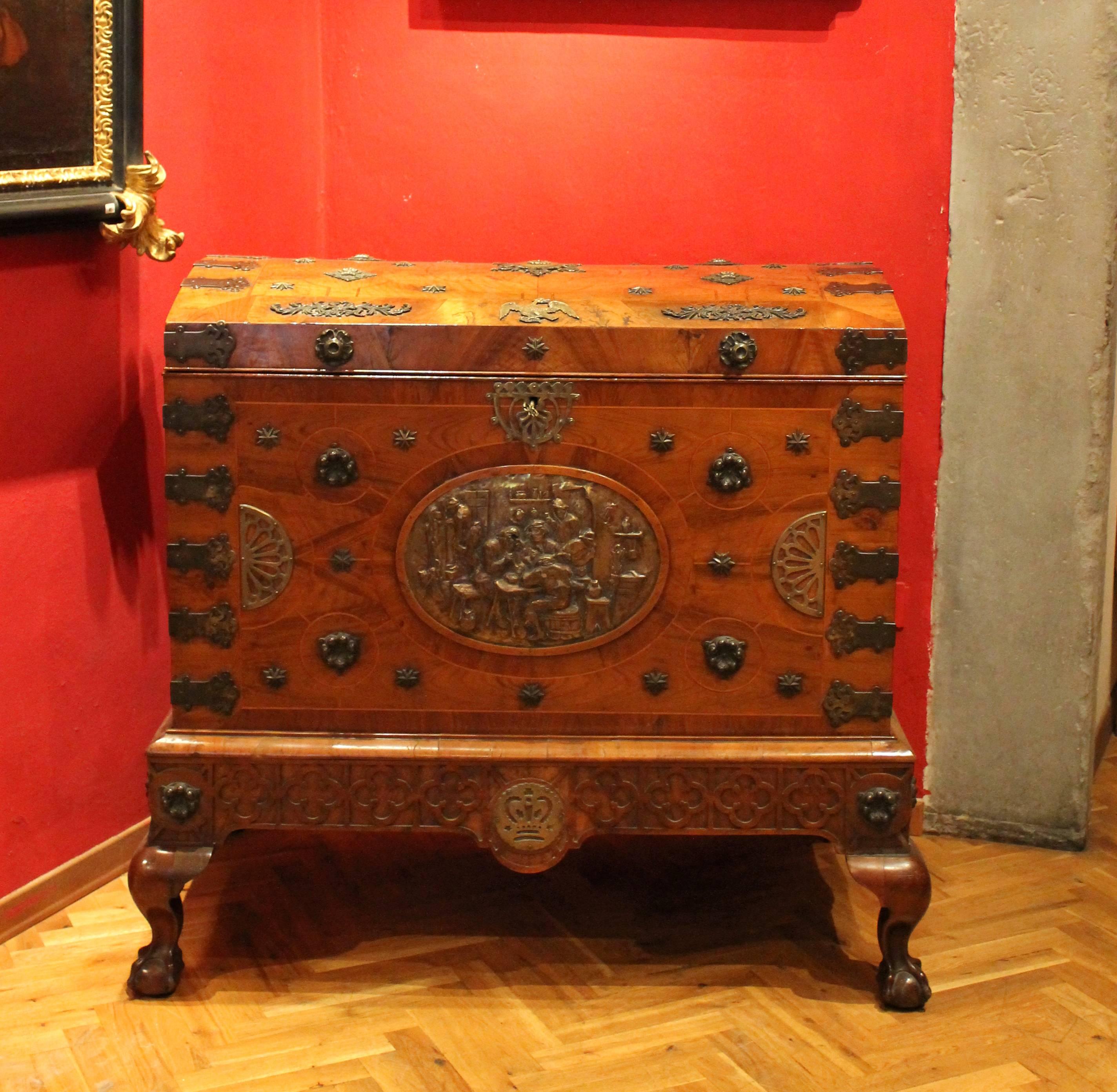 British Chippendale Style English 18th Century Burr Walnut Veneer Travel Dome Top Trunk