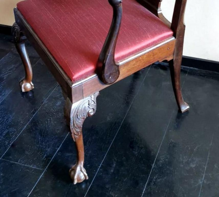 Noyer Chaise anglaise de style Chippendale « Antique Master » avec accoudoirs en vente