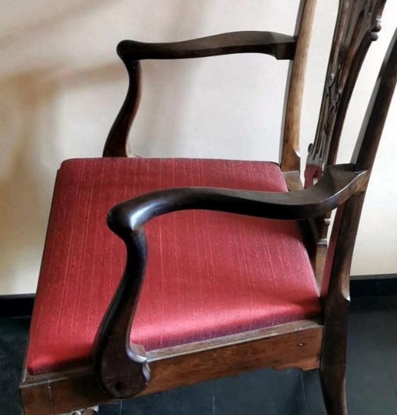 Chaise anglaise de style Chippendale « Antique Master » avec accoudoirs en vente 4