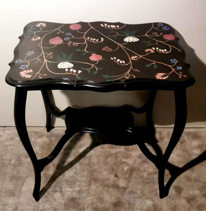 Chippendale Style English Ebonized Wood Tea Table With Painted Top In Good Condition For Sale In Prato, Tuscany