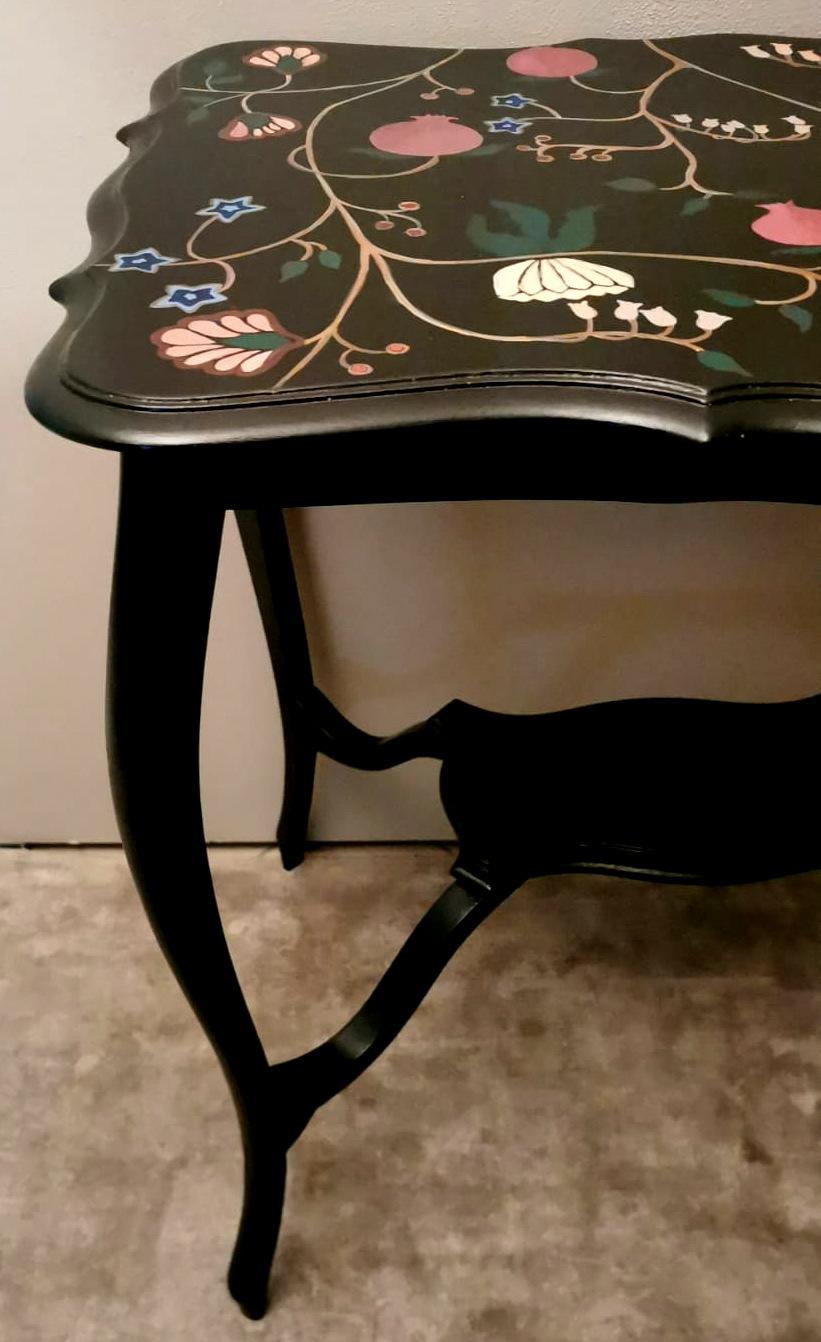 20th Century Chippendale Style English Ebonized Wood Tea Table With Painted Top For Sale