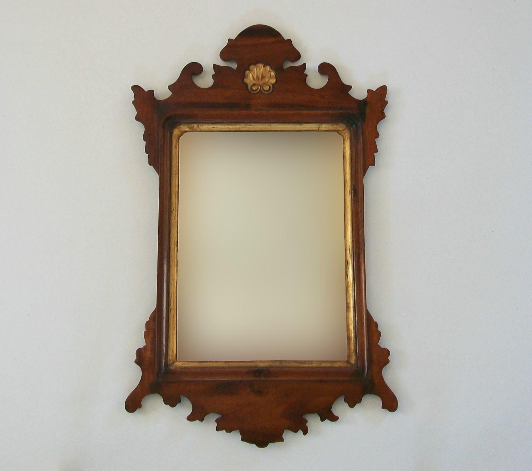 Chippendale Style Flamed Mahogany & Parcel Gilt Mirror, UK, Early 20th Century In Good Condition In Chatham, ON