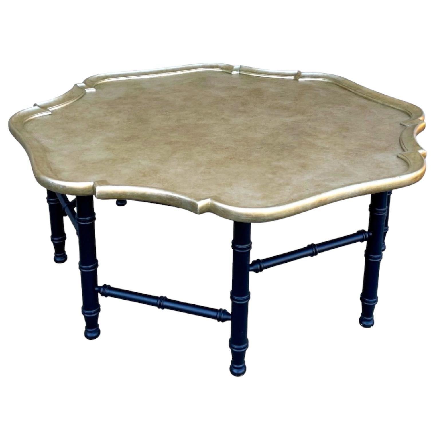 Chippendale chinois Table à plateau dorée de style Chippendale avec base en faux bambou noir Att. Kittinger en vente