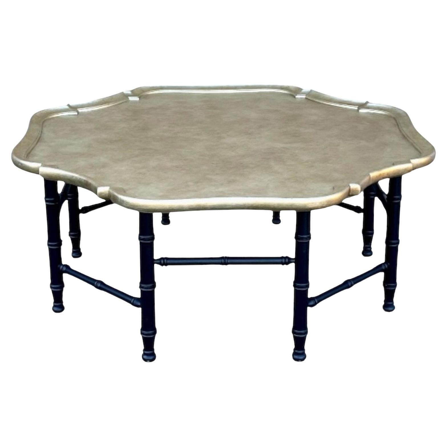 Table à plateau dorée de style Chippendale avec base en faux bambou noir Att. Kittinger en vente