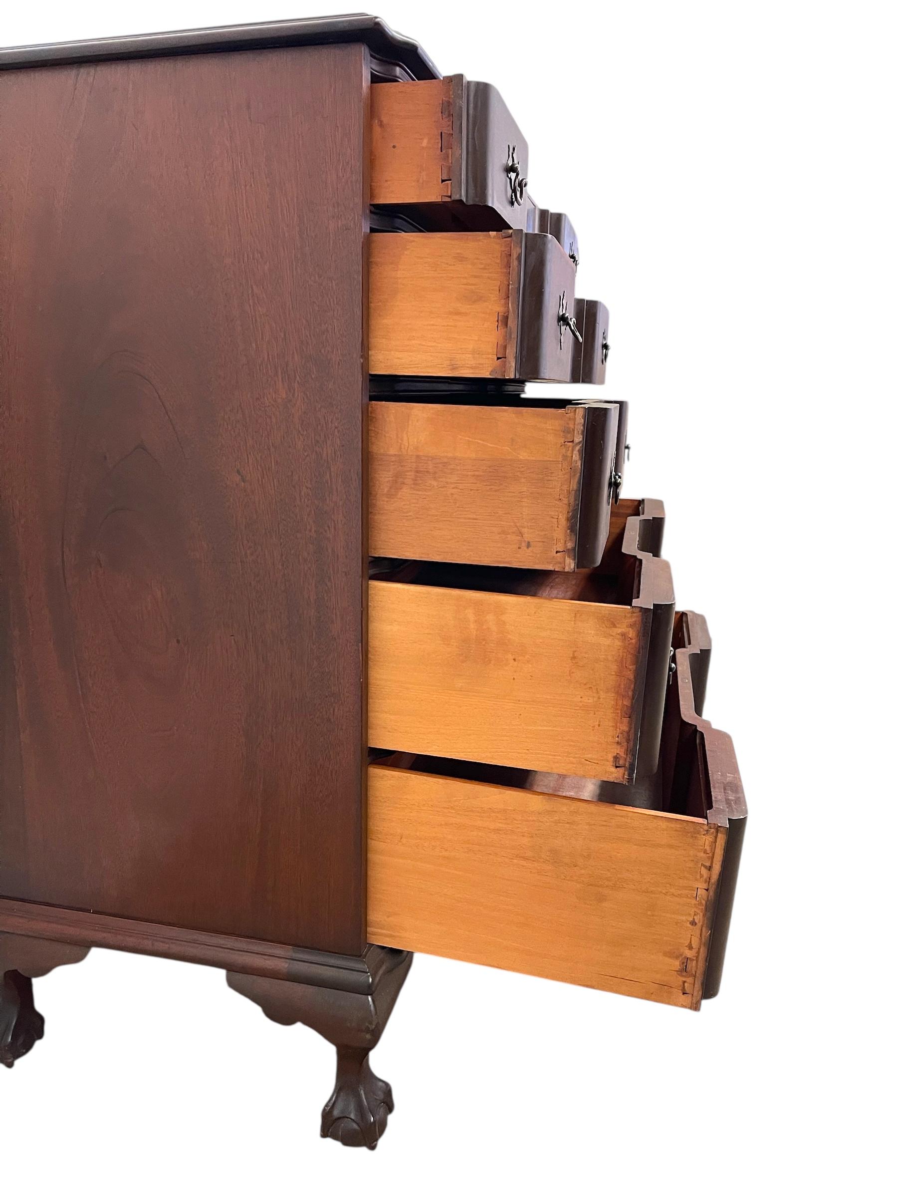 Comò Highboy in stile Chippendale di Pennsylvania Furniture Co., York PA in vendita 1