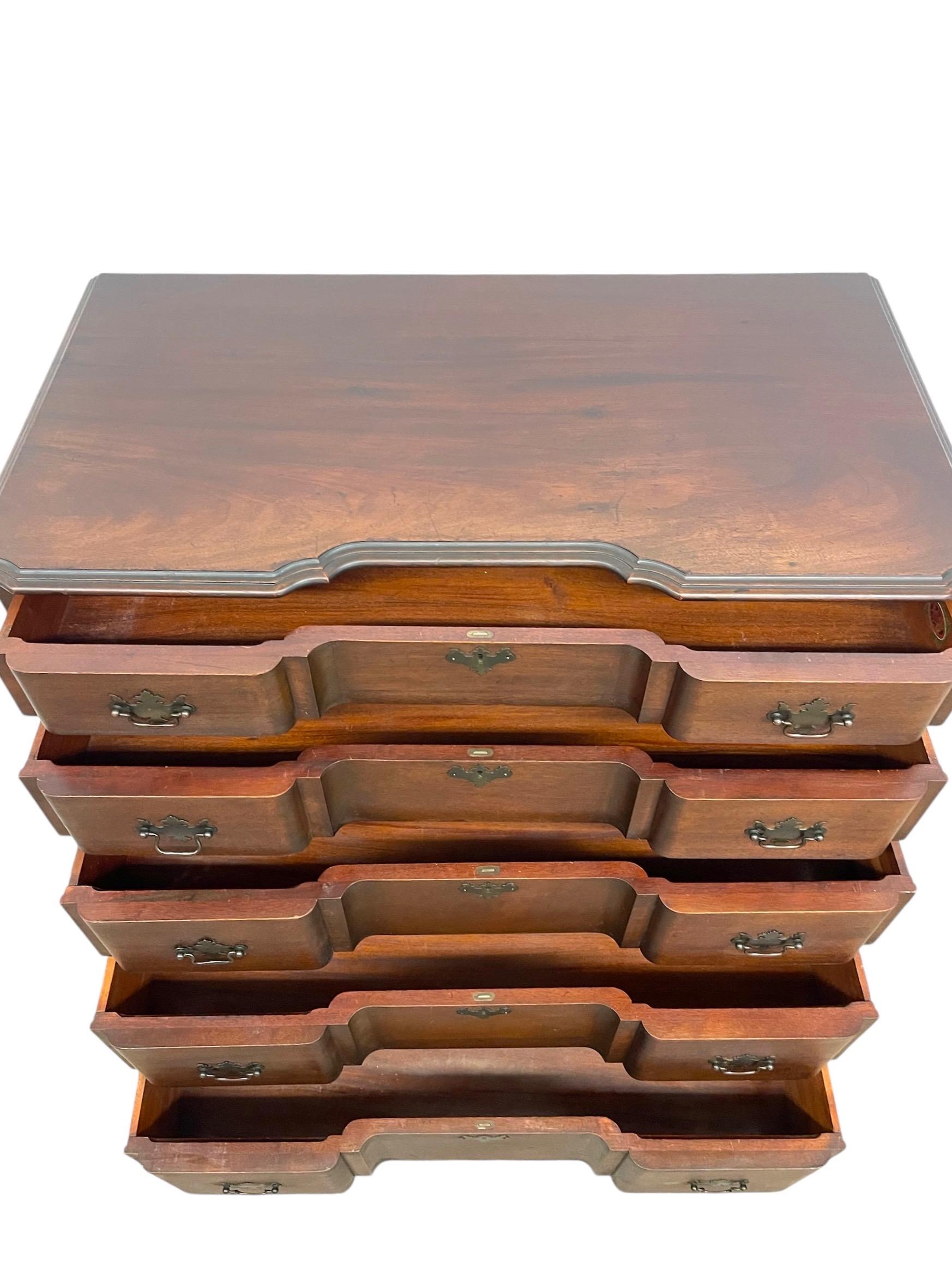 Comò Highboy in stile Chippendale di Pennsylvania Furniture Co., York PA in vendita 3