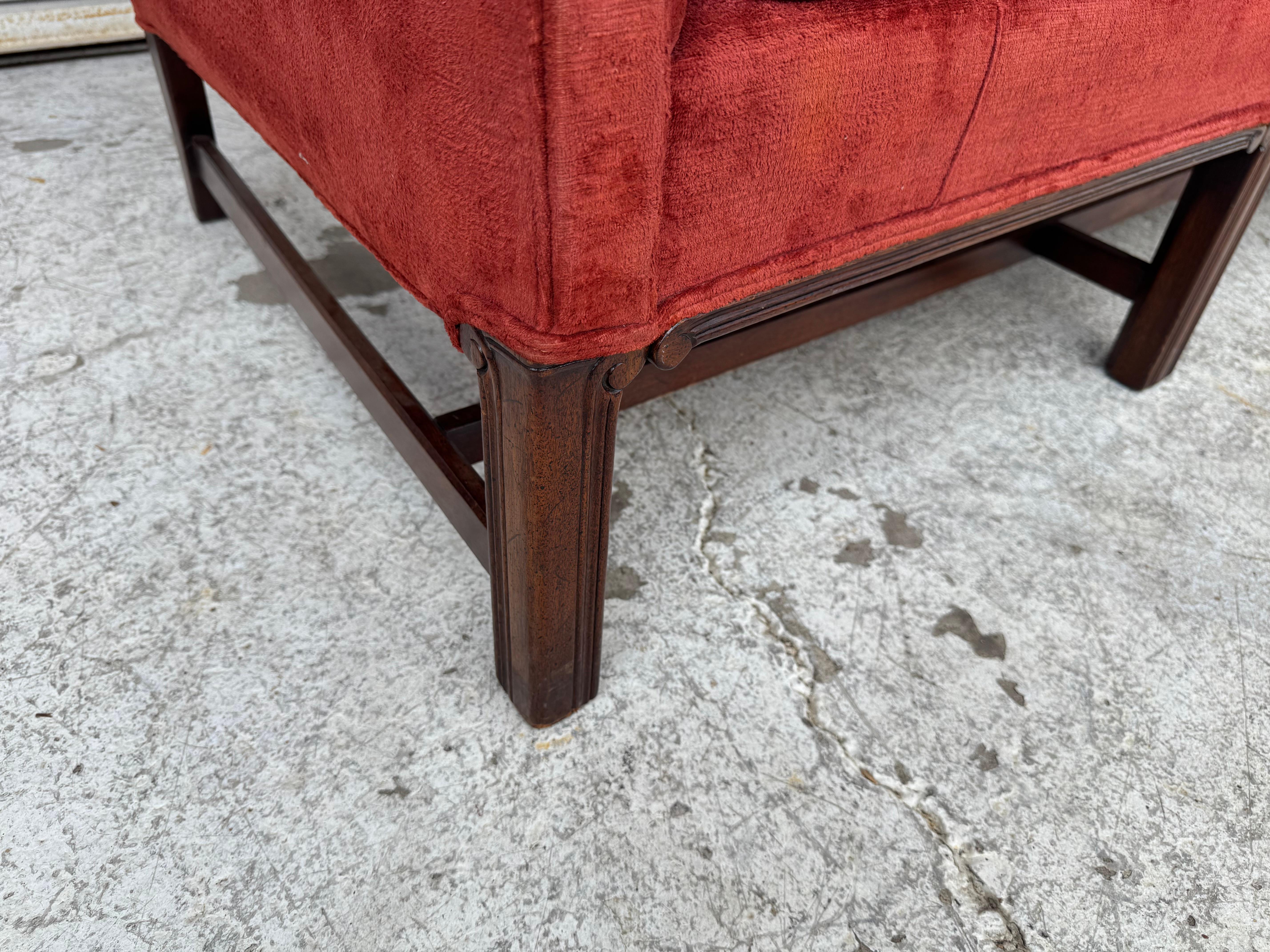 Canapé à dos d'âne de style Chippendale par Hickory Furniture Bon état - En vente à Pasadena, TX