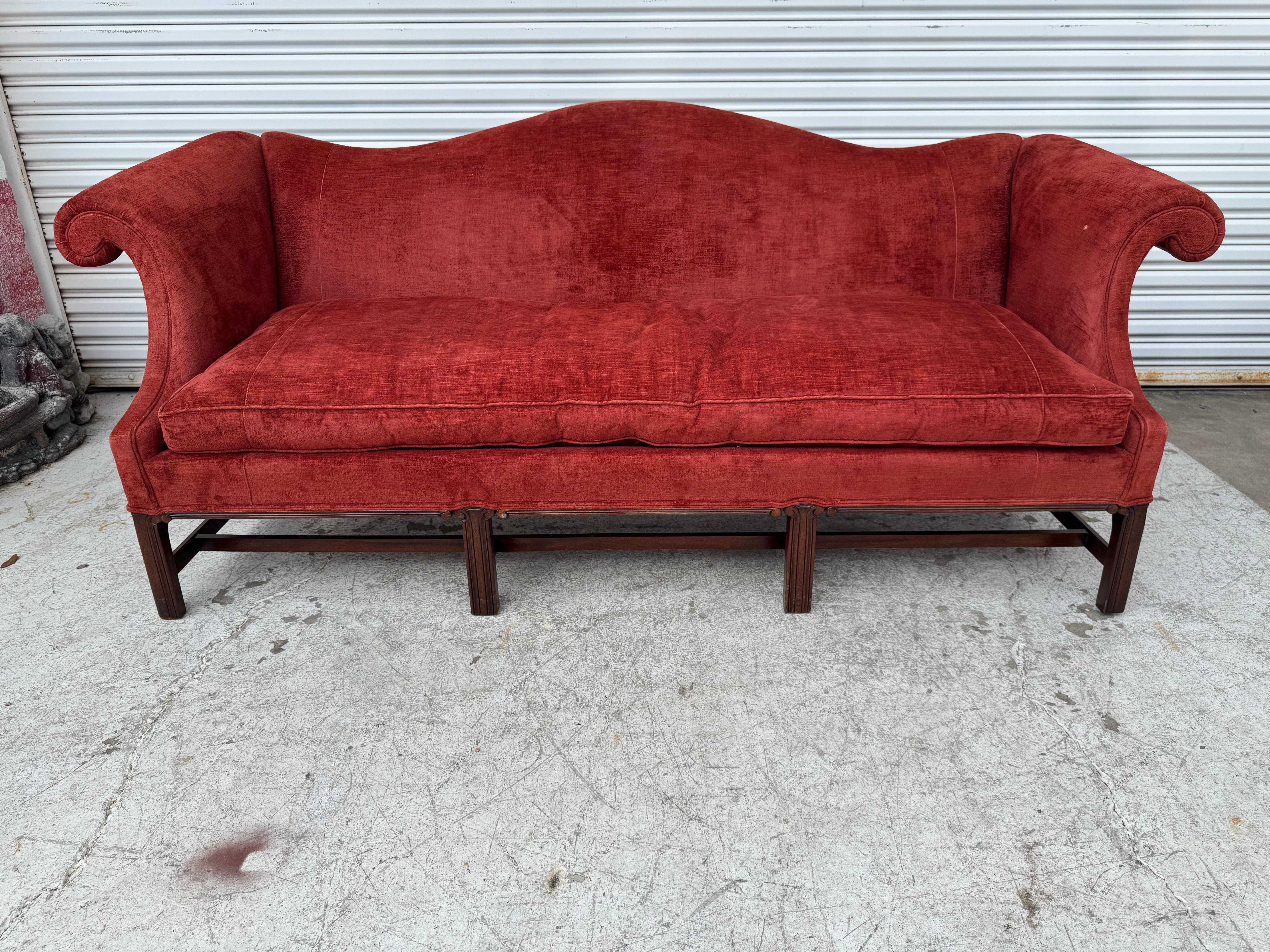 Tissu Canapé à dos d'âne de style Chippendale par Hickory Furniture en vente