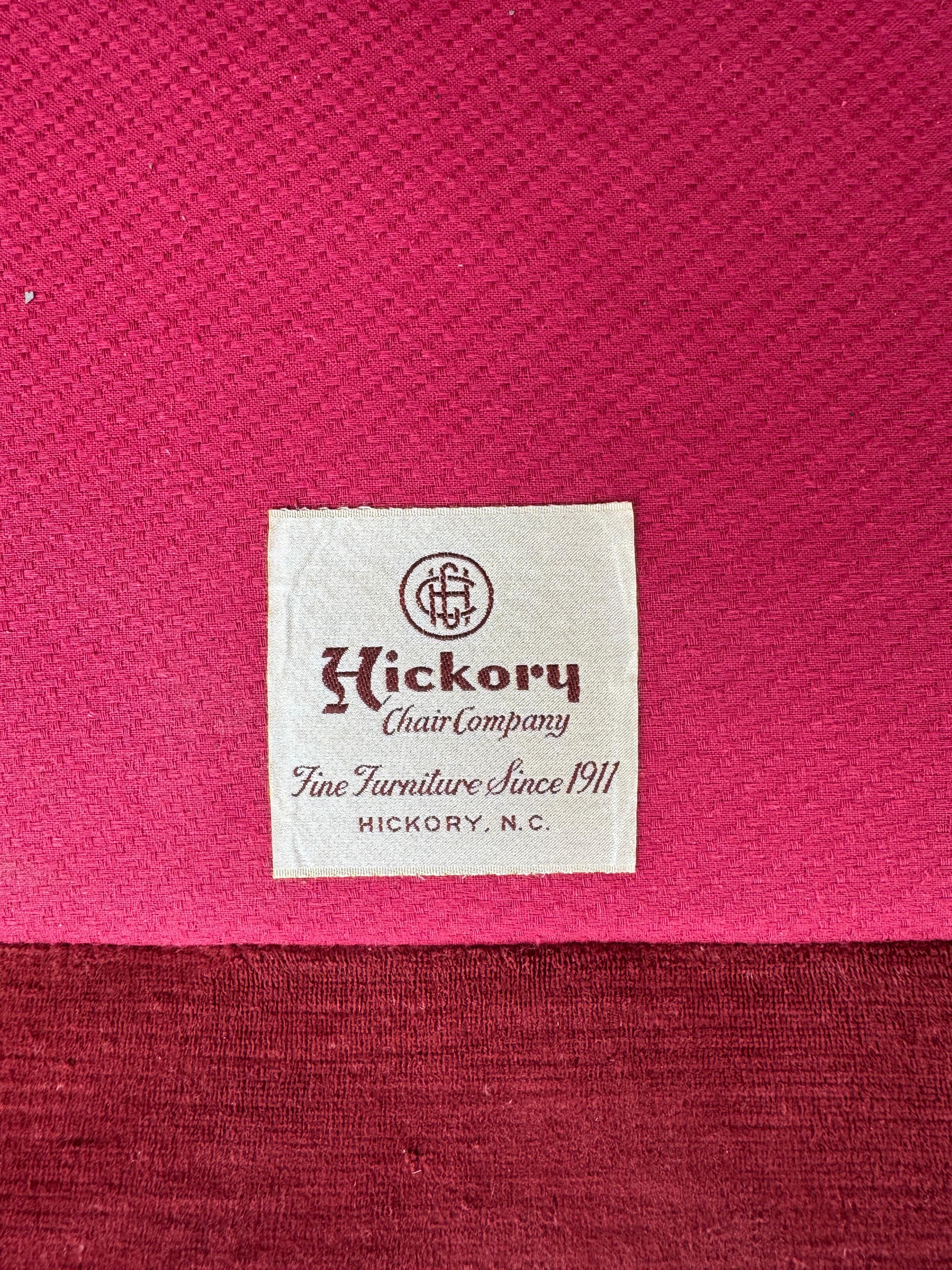 Canapé à dos d'âne de style Chippendale par Hickory Furniture en vente 1