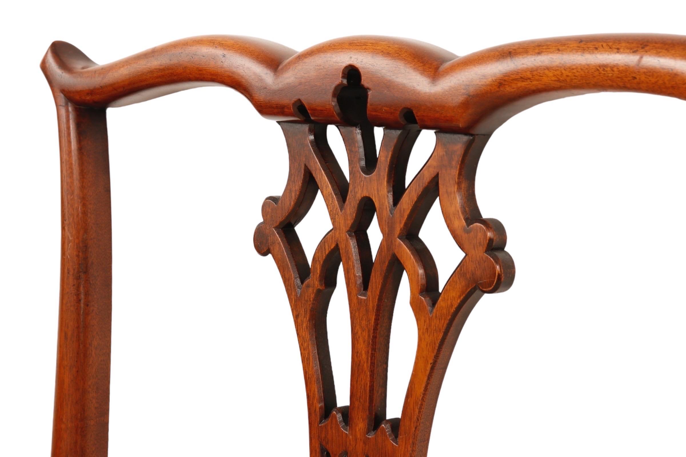 Chippendale Style King Headboard in Mahogany In Good Condition For Sale In Bradenton, FL