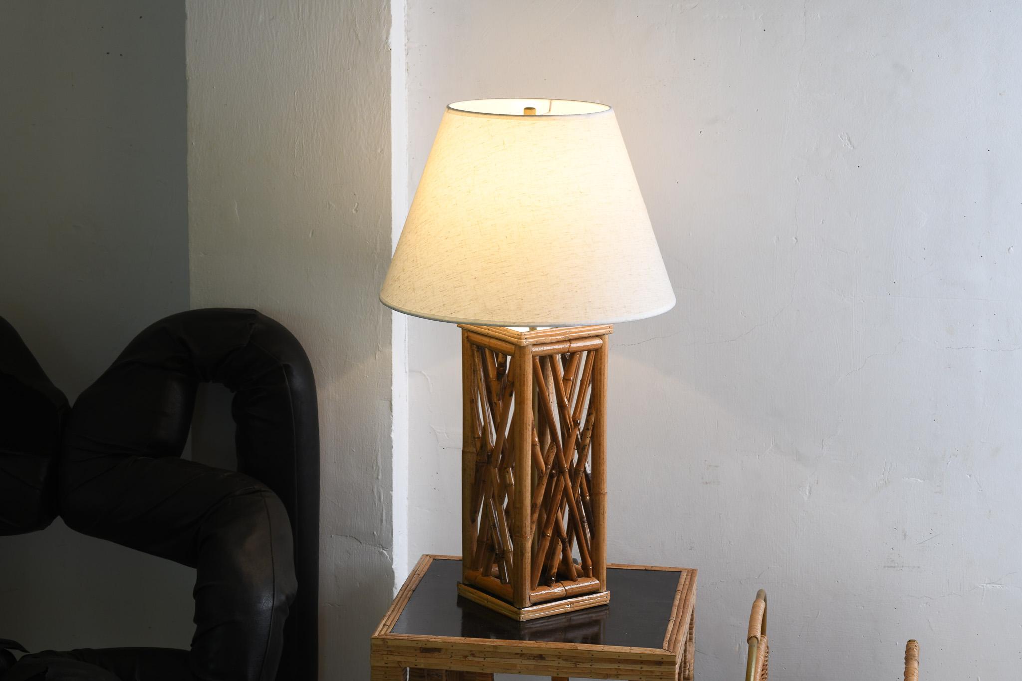 Contemporary Chippendale Style Lattice Rattan Bamboo Table Lamp For Sale