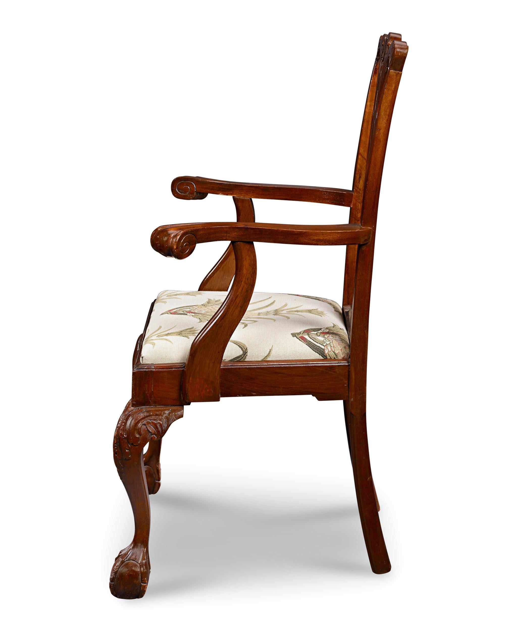 Sillón de caoba estilo Chippendale Tallado en venta