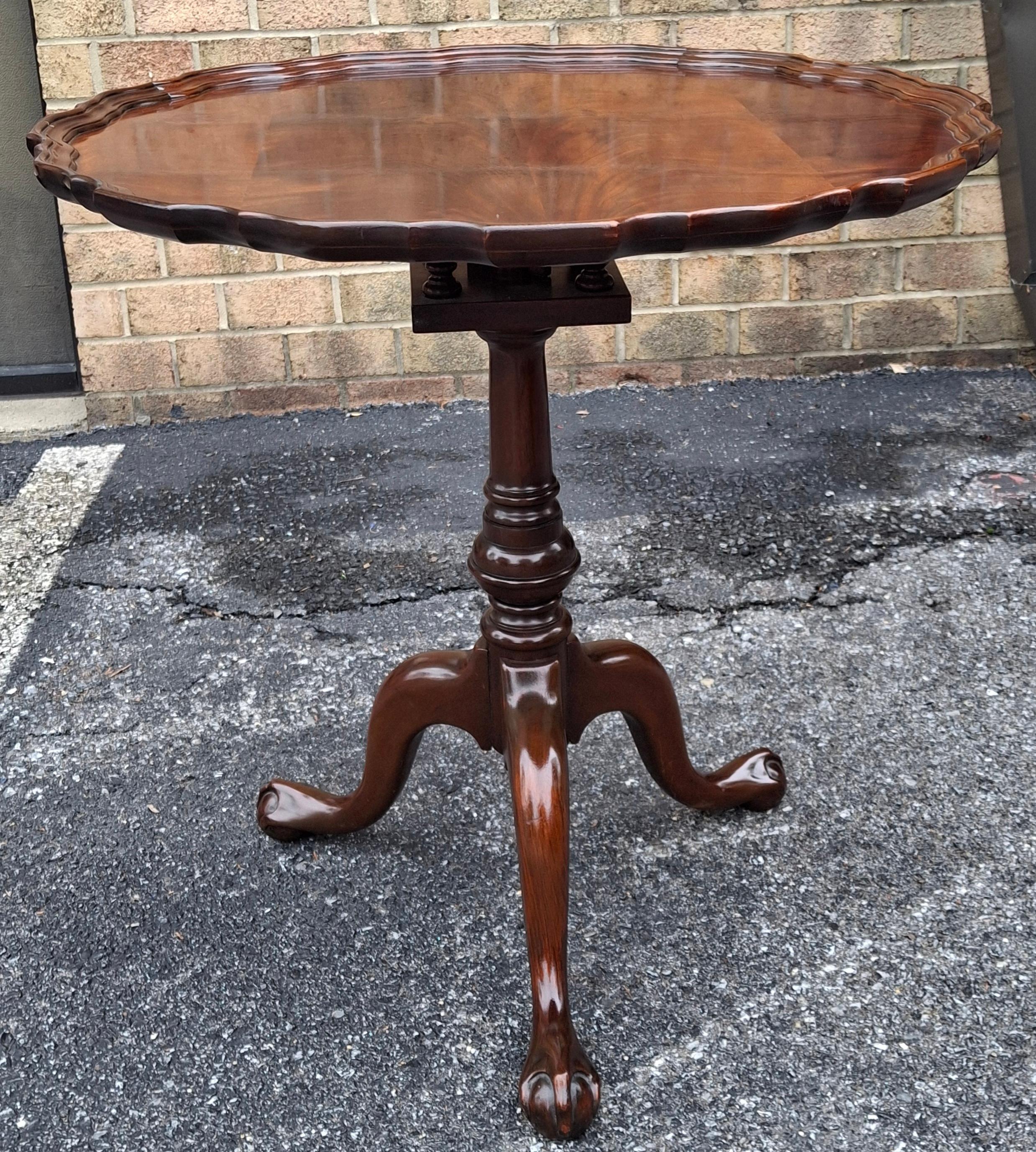 A Chippendale Style Mahogany and Crotch Mahogany Bird Cage Spinning Tilt Top Tea Table. 
 Measures 30
