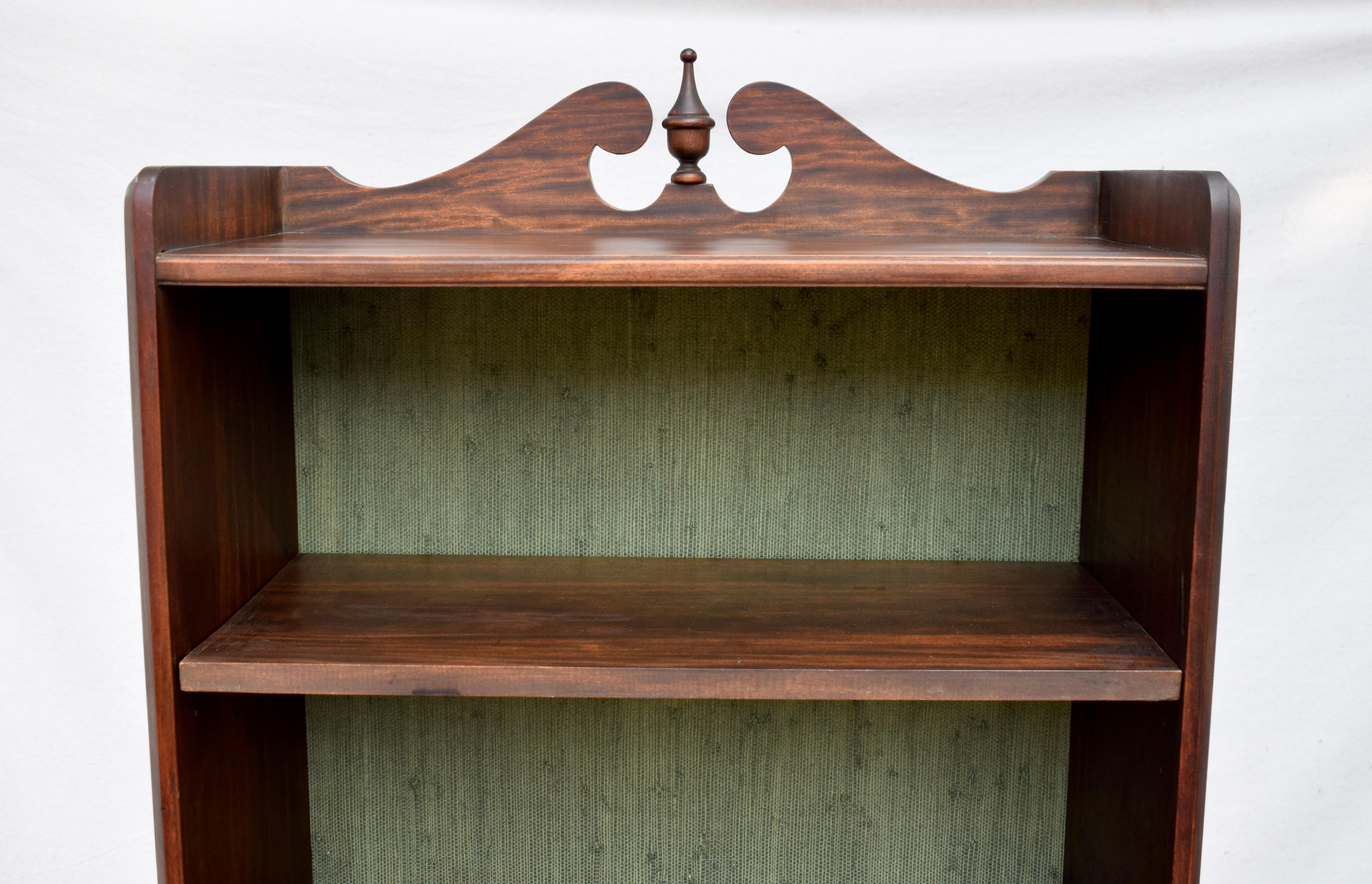 Chippendale Style Mahogany Bookcase With Cannonball Feet For Sale 2