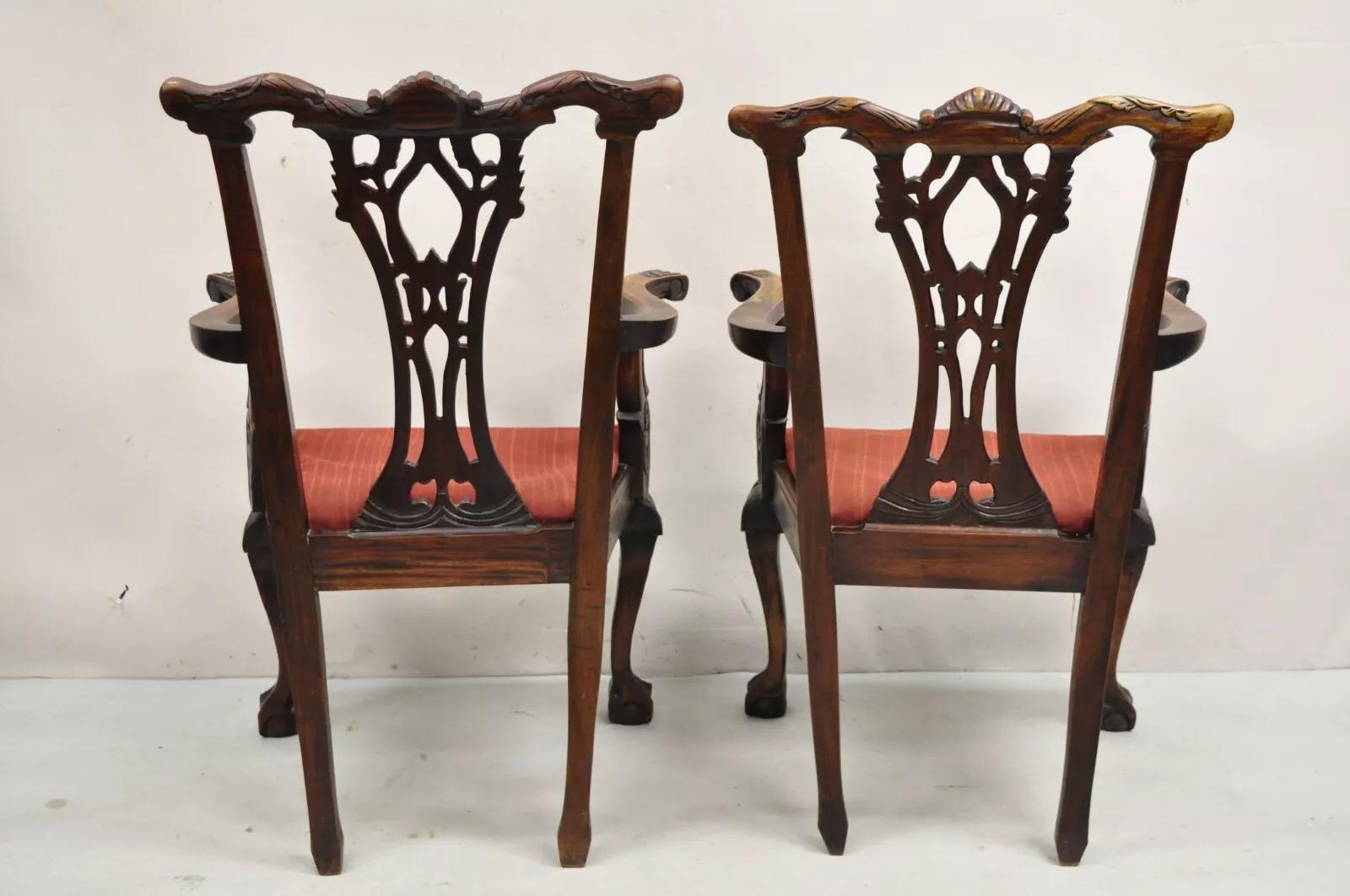 Poltrone da pranzo in stile Chippendale in mogano intagliato con Ball and Claw - una coppia in vendita 3