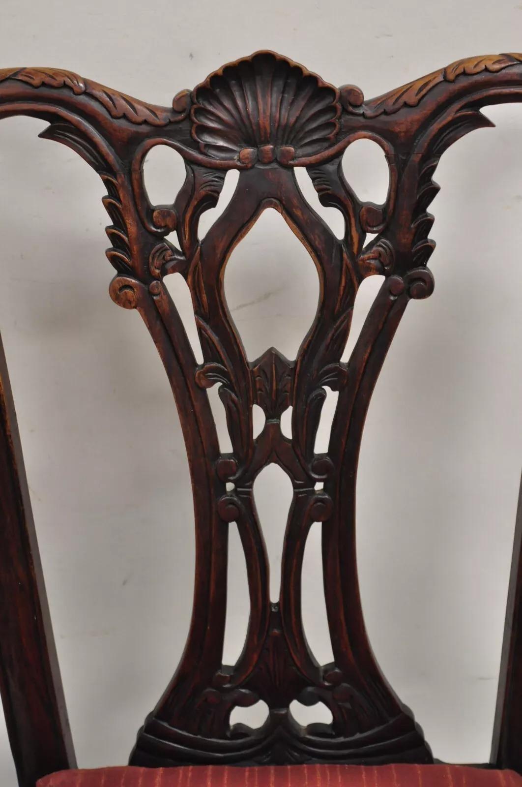 Poltrone da pranzo in stile Chippendale in mogano intagliato con Ball and Claw - una coppia in vendita 4