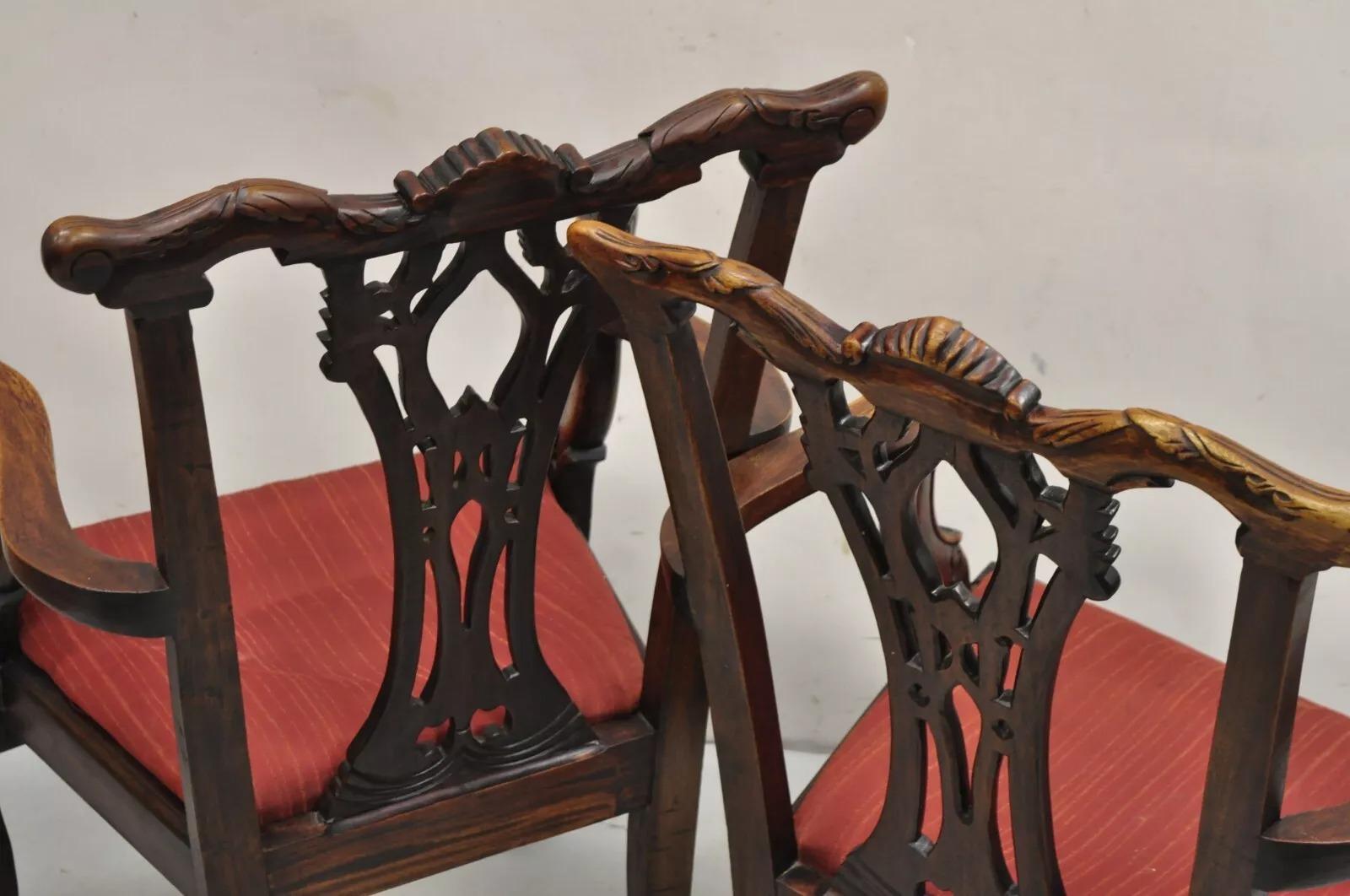 Poltrone da pranzo in stile Chippendale in mogano intagliato con Ball and Claw - una coppia in vendita 5