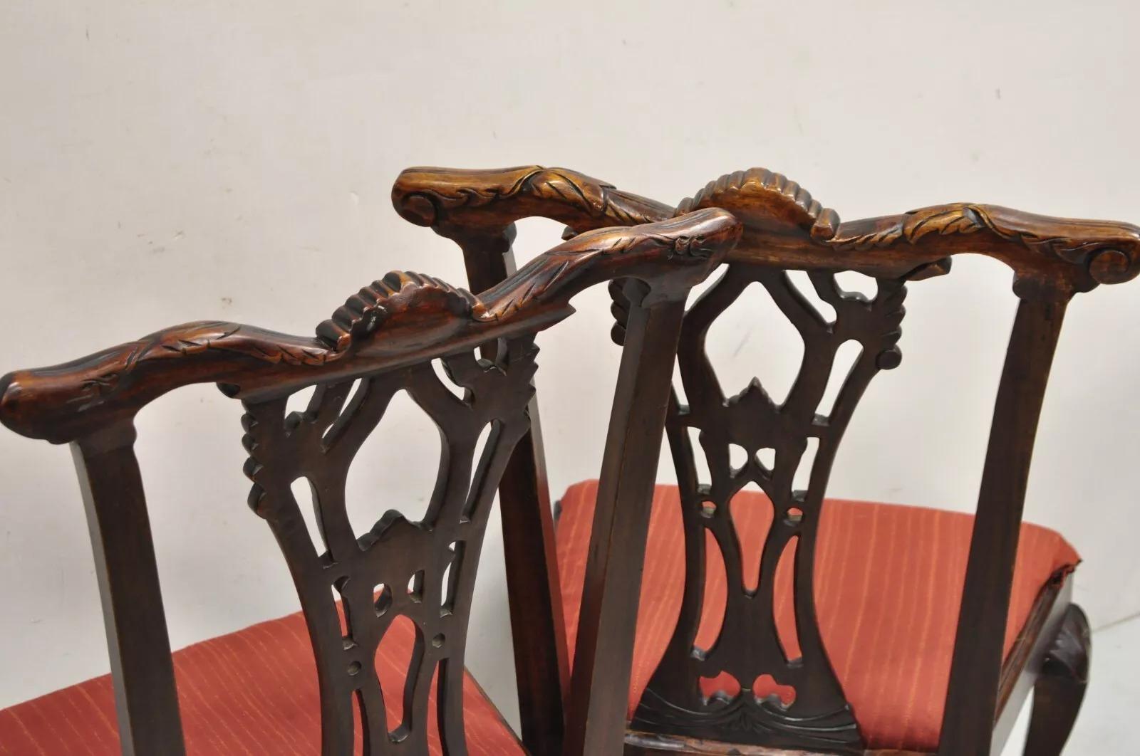 Sedie da pranzo in stile Chippendale in mogano intagliato con Ball and Claw - una coppia in vendita 5