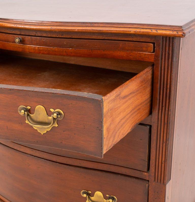 Chippendale Style Mahogany Chest of Drawers In Good Condition In New York, NY