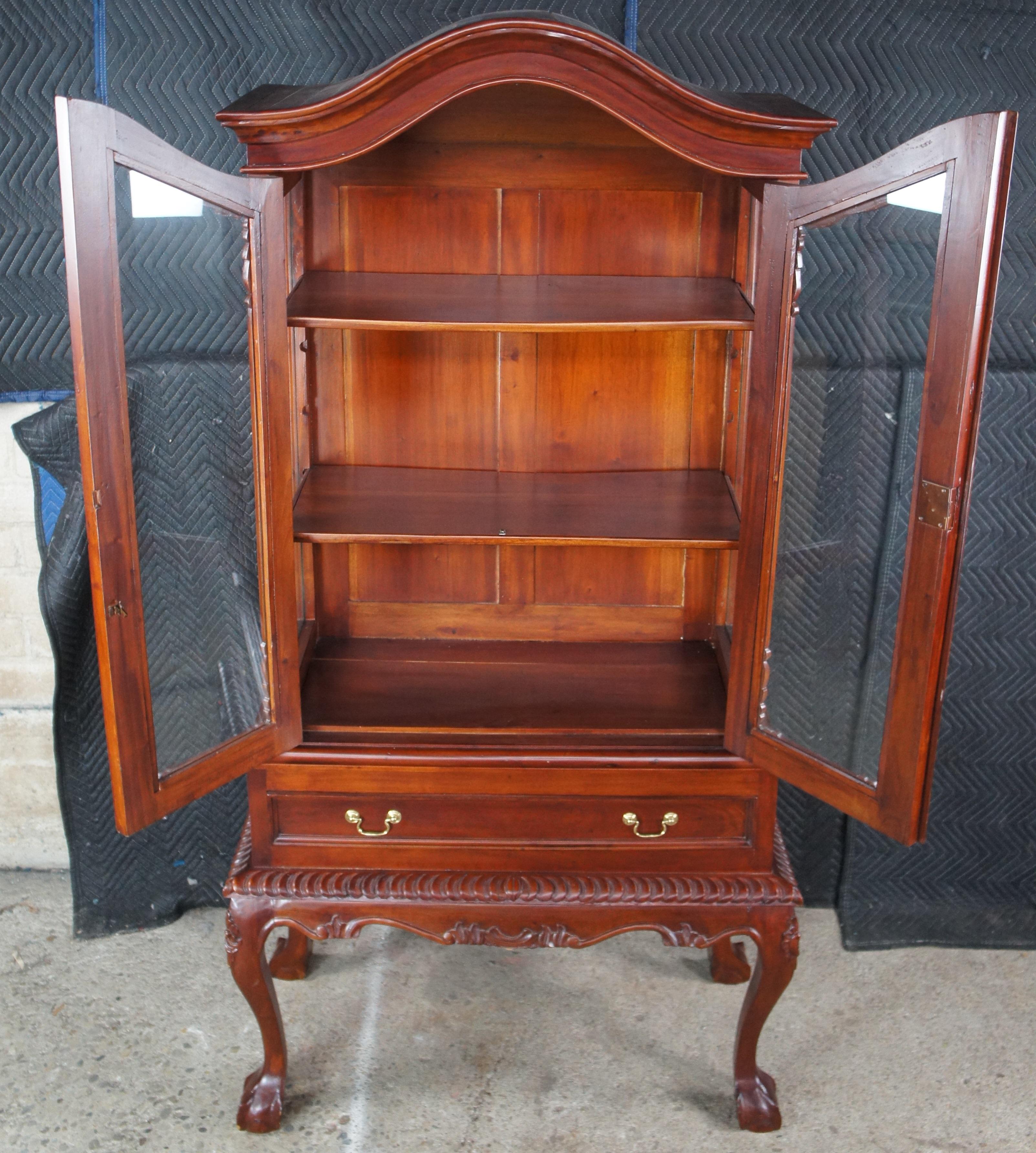 XX secolo Vetrinetta per porcellane in stile Chippendale in mogano Libreria Curio Ball and Claw 76