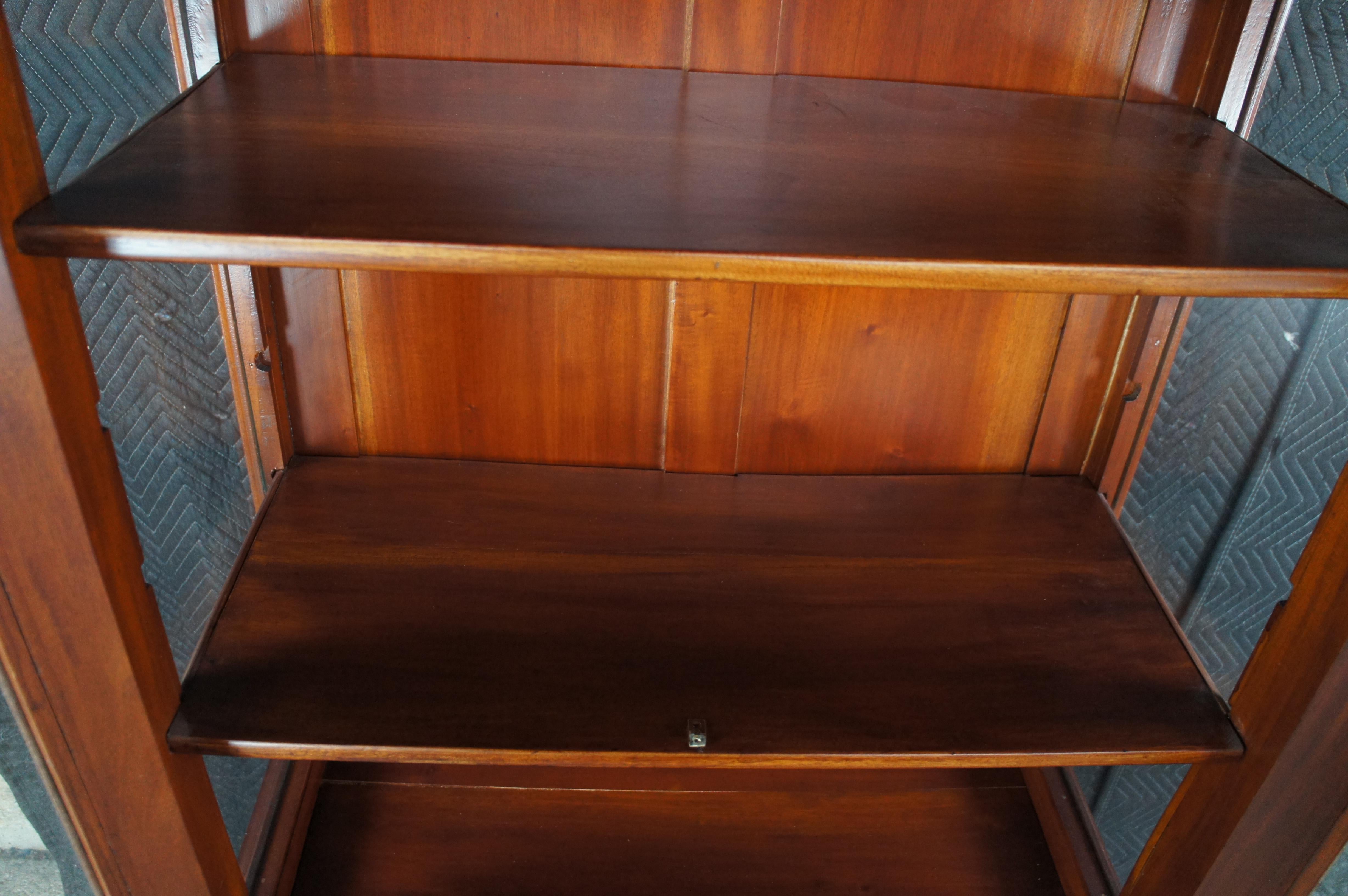 Abalone Vetrinetta per porcellane in stile Chippendale in mogano Libreria Curio Ball and Claw 76